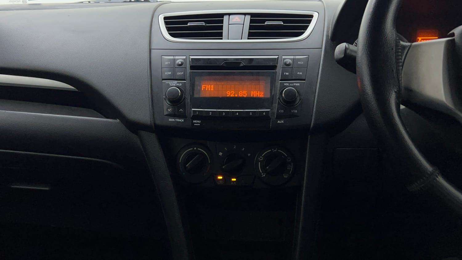 Used 2016 Maruti Suzuki Swift VXi Petrol Manual interior MUSIC SYSTEM & AC CONTROL VIEW