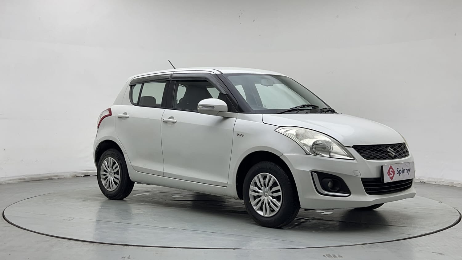Used 2016 Maruti Suzuki Swift VXi Petrol Manual exterior RIGHT FRONT CORNER VIEW