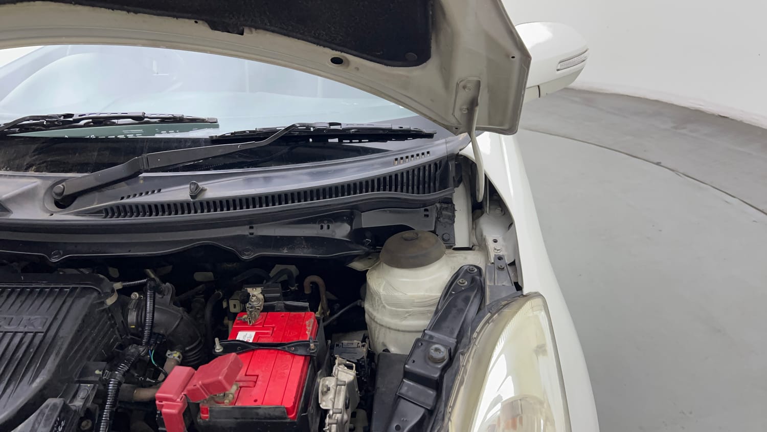 Used 2016 Maruti Suzuki Swift VXi Petrol Manual engine ENGINE LEFT SIDE HINGE & APRON VIEW