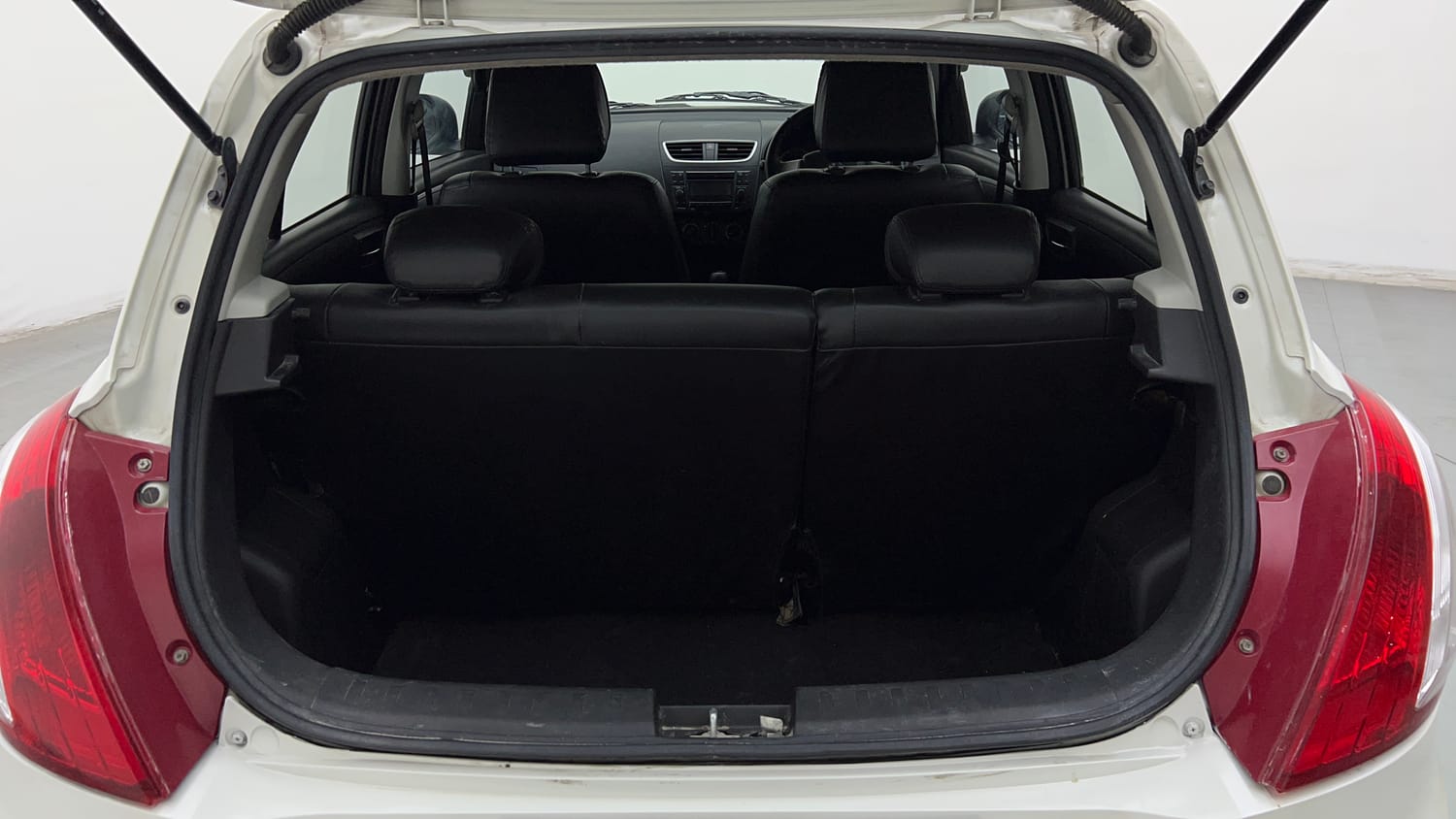 Used 2016 Maruti Suzuki Swift VXi Petrol Manual interior DICKY INSIDE VIEW