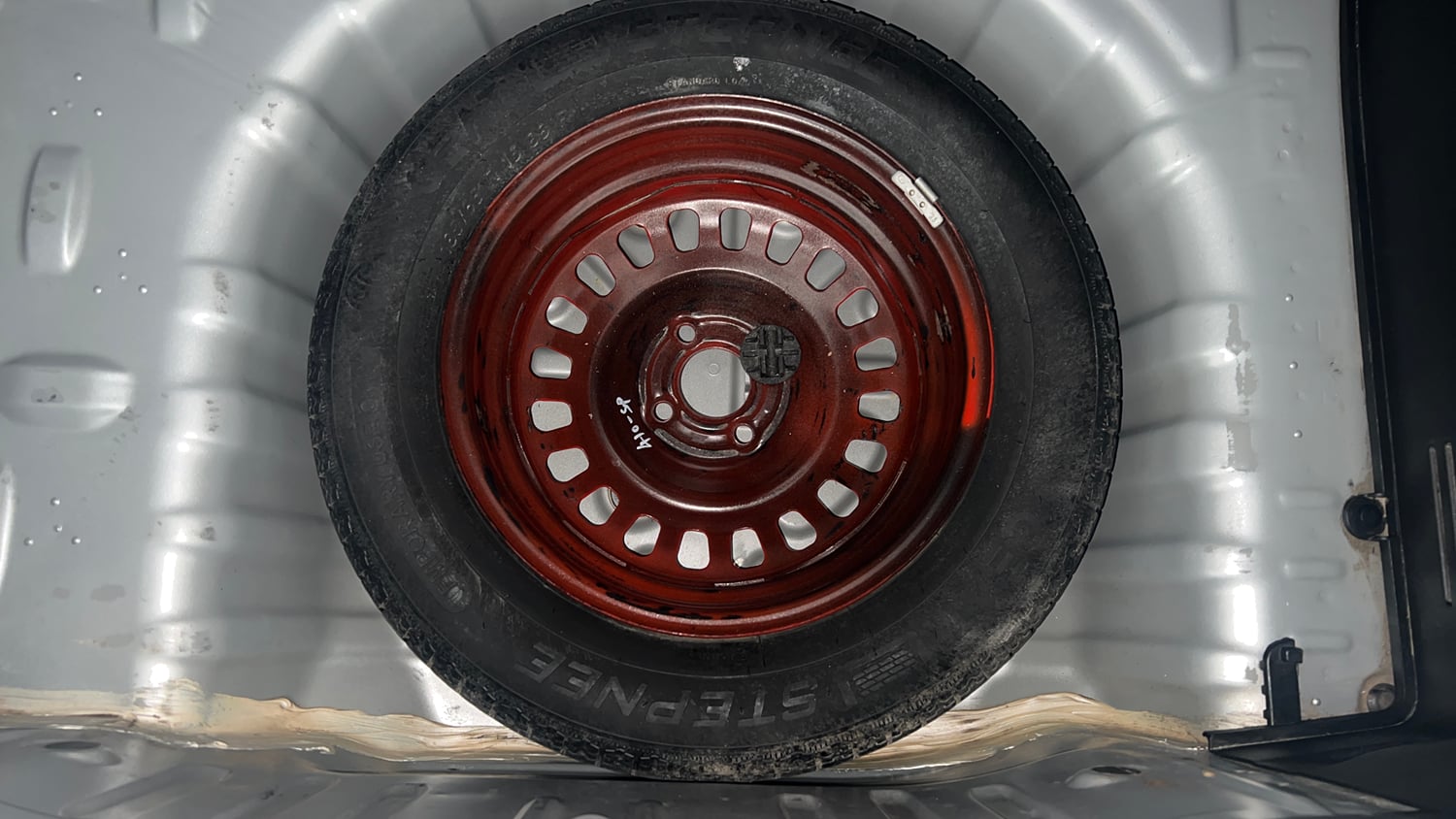 Used 2022 Renault Kiger RXE MT Petrol Manual tyres SPARE TYRE VIEW