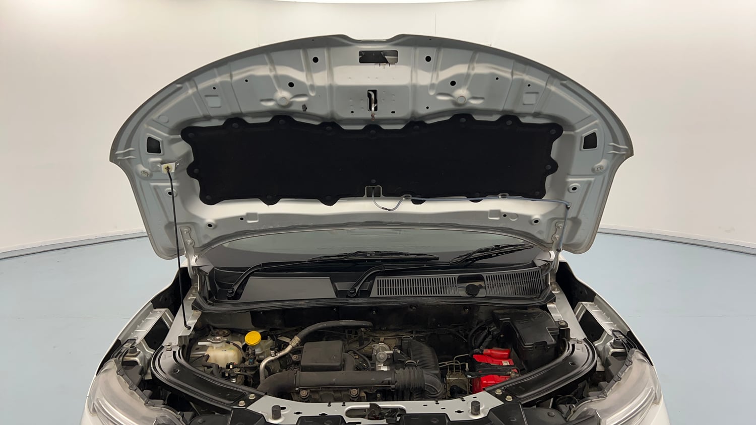 Used 2022 Renault Kiger RXE MT Petrol Manual engine ENGINE & BONNET OPEN FRONT VIEW