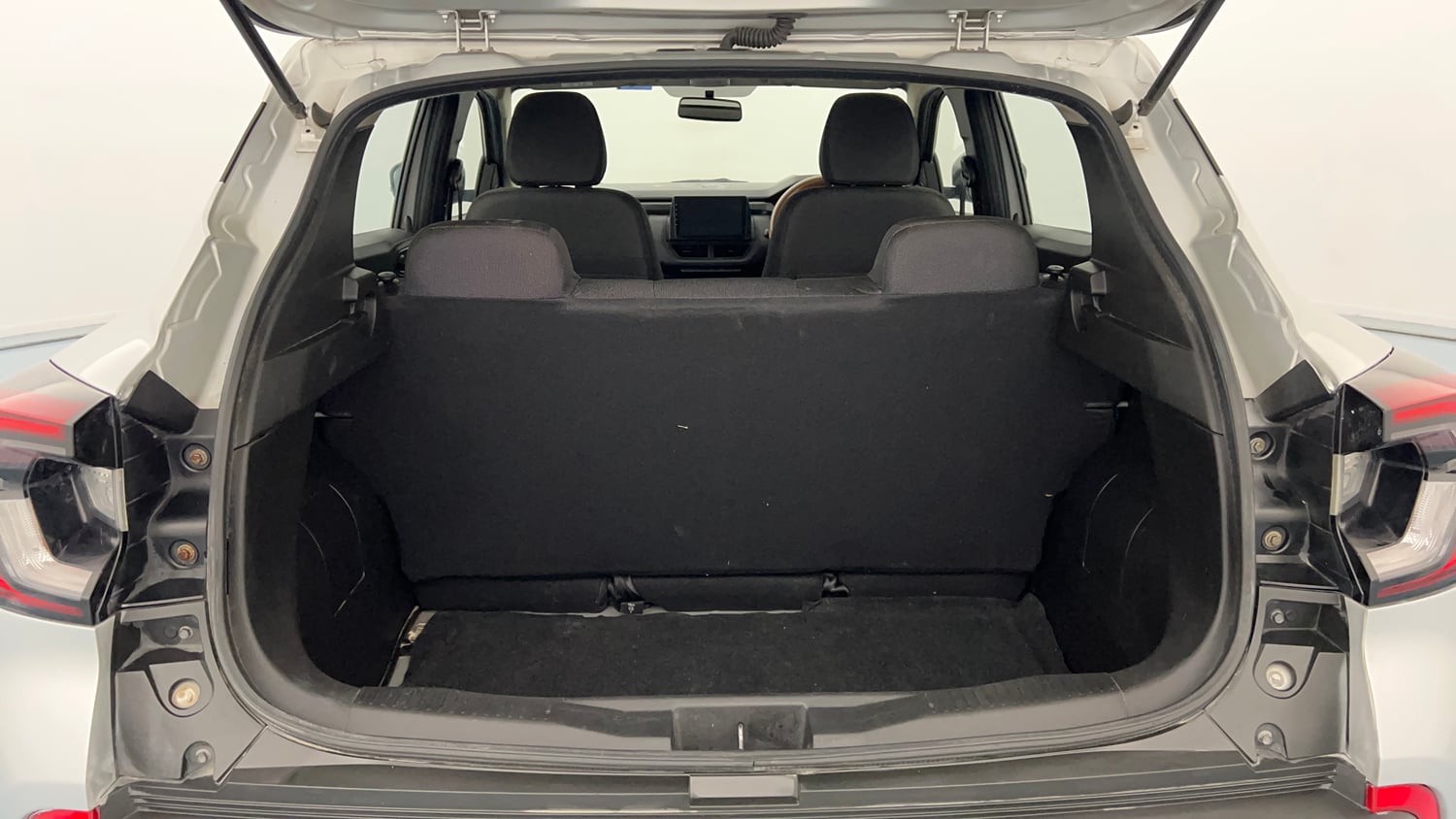 Used 2022 Renault Kiger RXE MT Petrol Manual interior DICKY INSIDE VIEW