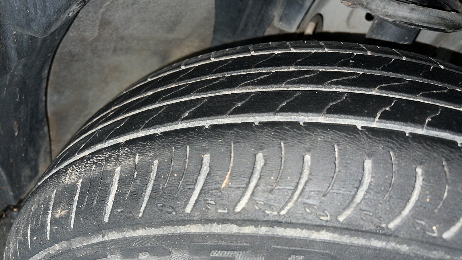 Used 2022 Renault Kiger RXE MT Petrol Manual tyres RIGHT FRONT TYRE TREAD VIEW