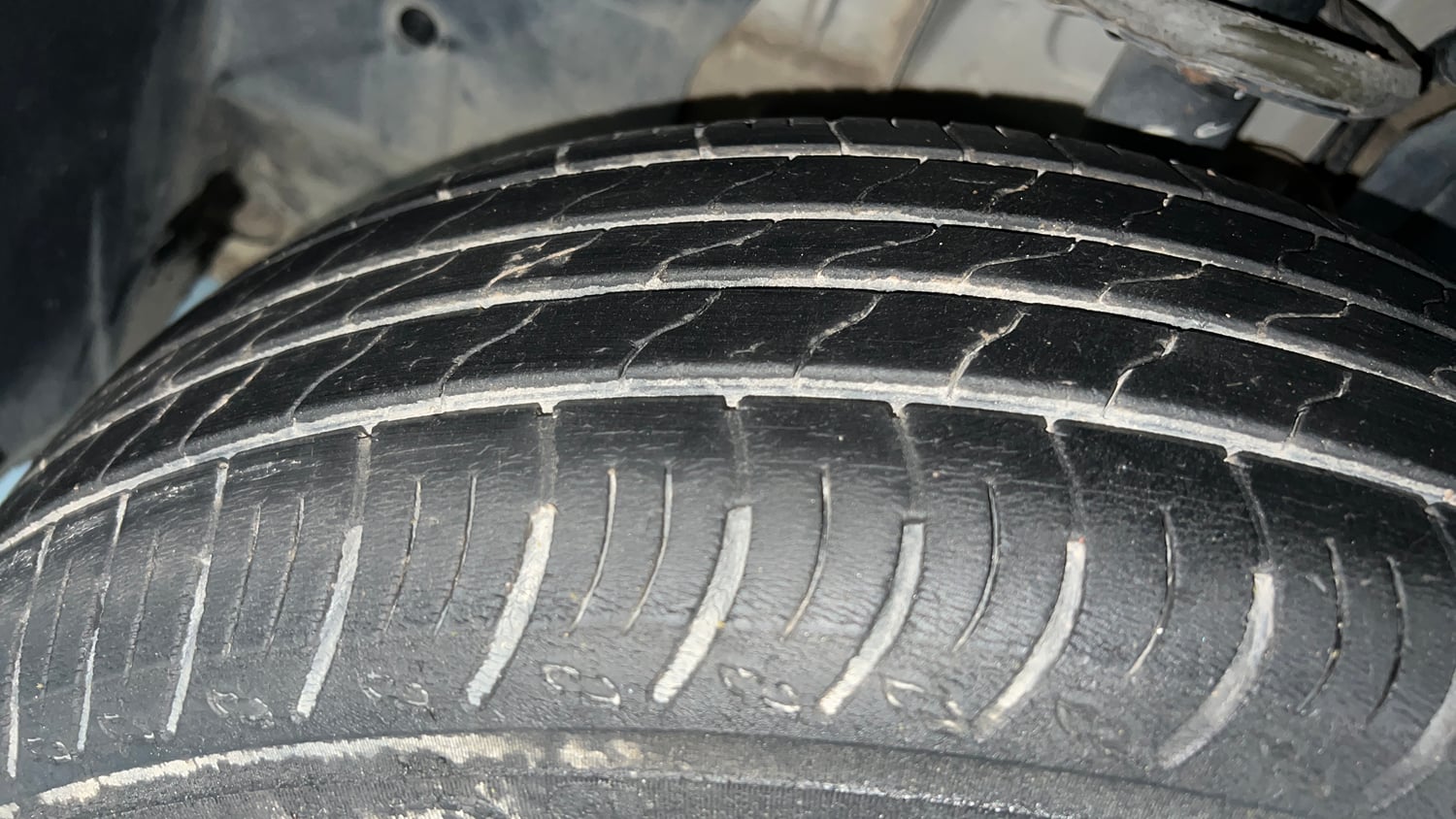 Used 2022 Renault Kiger RXE MT Petrol Manual tyres LEFT FRONT TYRE TREAD VIEW