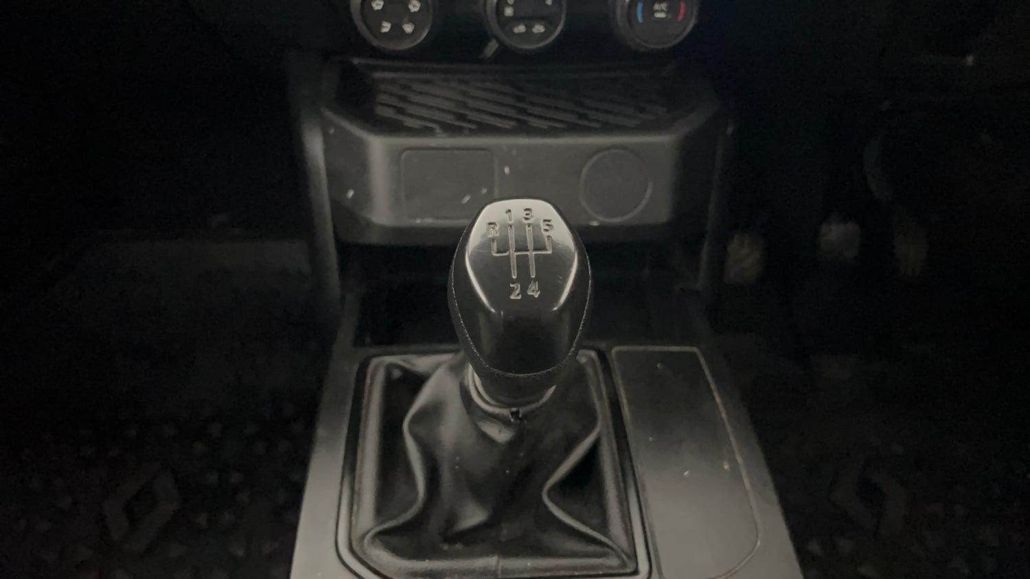 Used 2022 Renault Kiger RXE MT Petrol Manual interior GEAR  KNOB VIEW