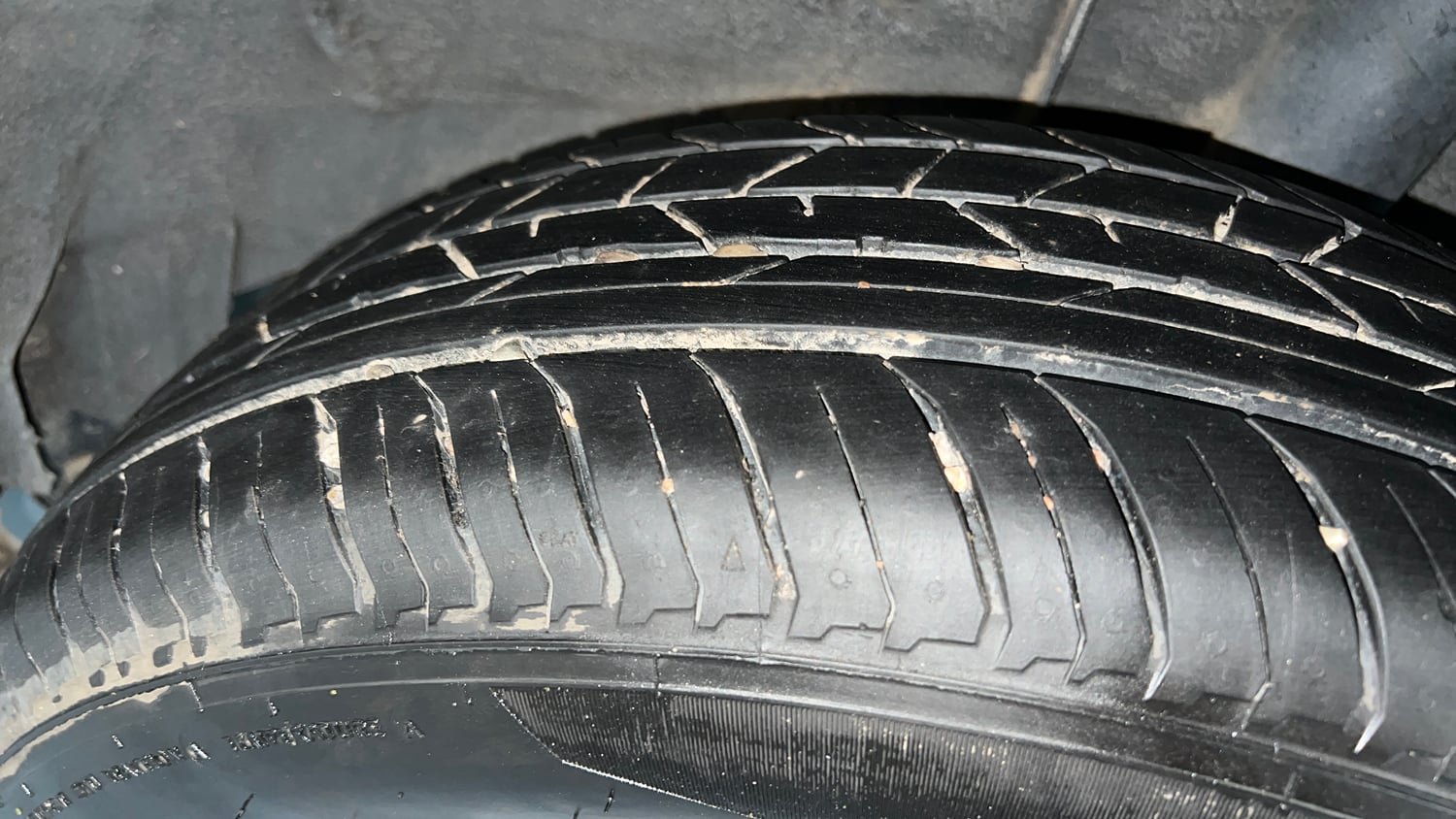 Used 2022 Renault Kiger RXE MT Petrol Manual tyres LEFT REAR TYRE TREAD VIEW