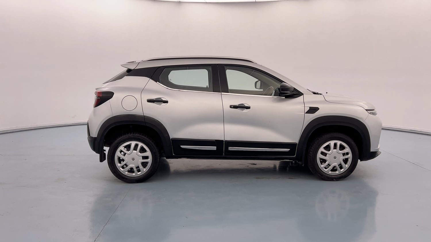 Used 2022 Renault Kiger RXE MT Petrol Manual exterior RIGHT SIDE VIEW