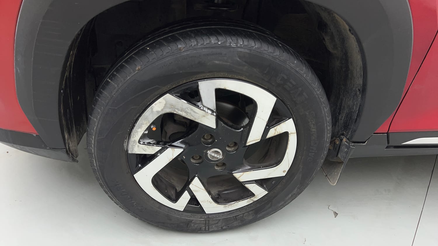 Used 2023 Nissan Magnite XV Dual Tone Petrol Manual tyres LEFT FRONT TYRE RIM VIEW