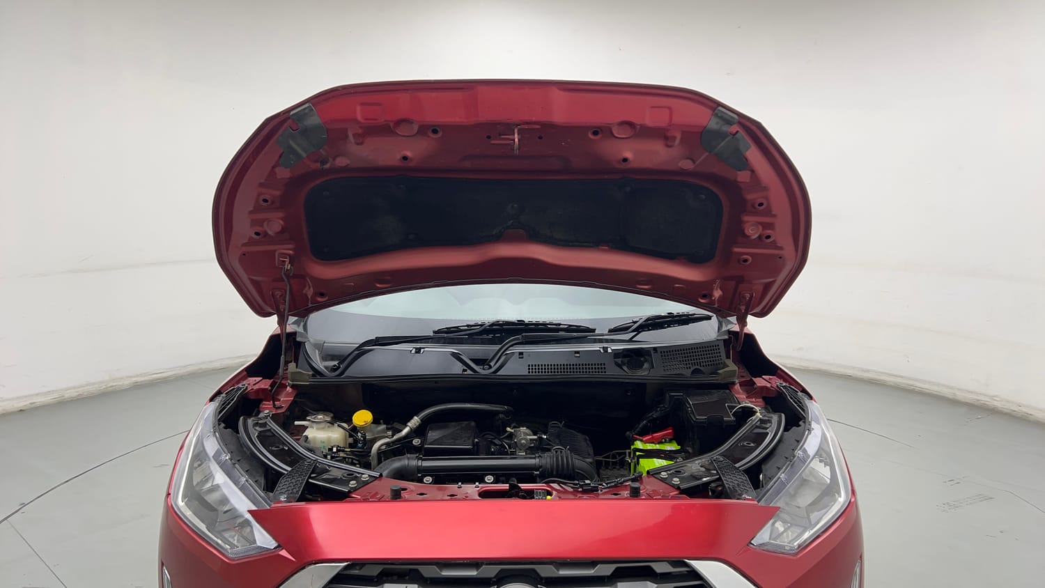 Used 2023 Nissan Magnite XV Dual Tone Petrol Manual engine ENGINE & BONNET OPEN FRONT VIEW