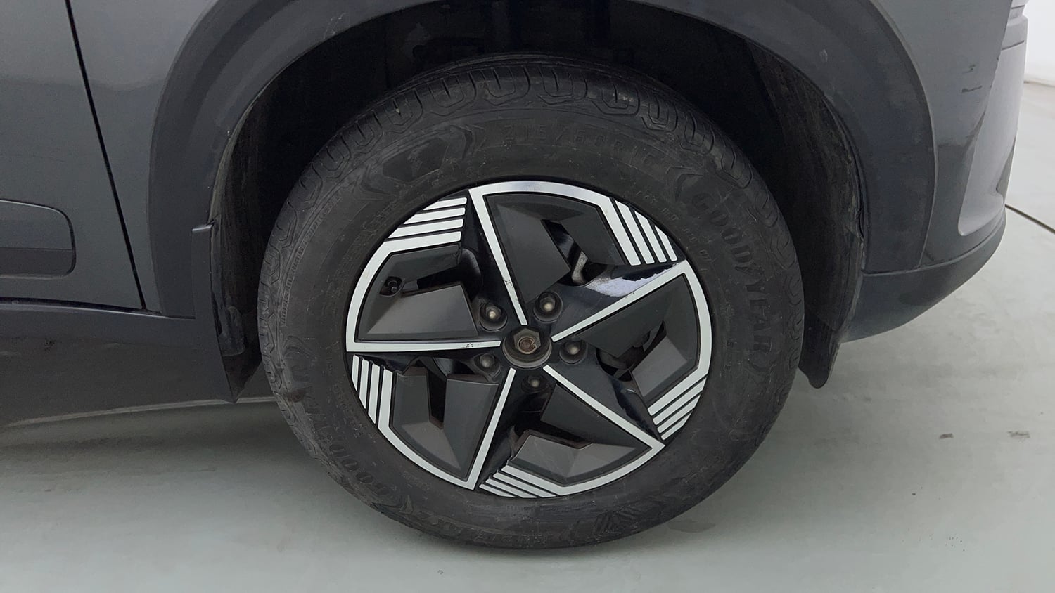 Used 2024 Tata Nexon Creative Plus 1.2 Revotron Petrol 6MT Petrol Manual tyres RIGHT FRONT TYRE RIM VIEW
