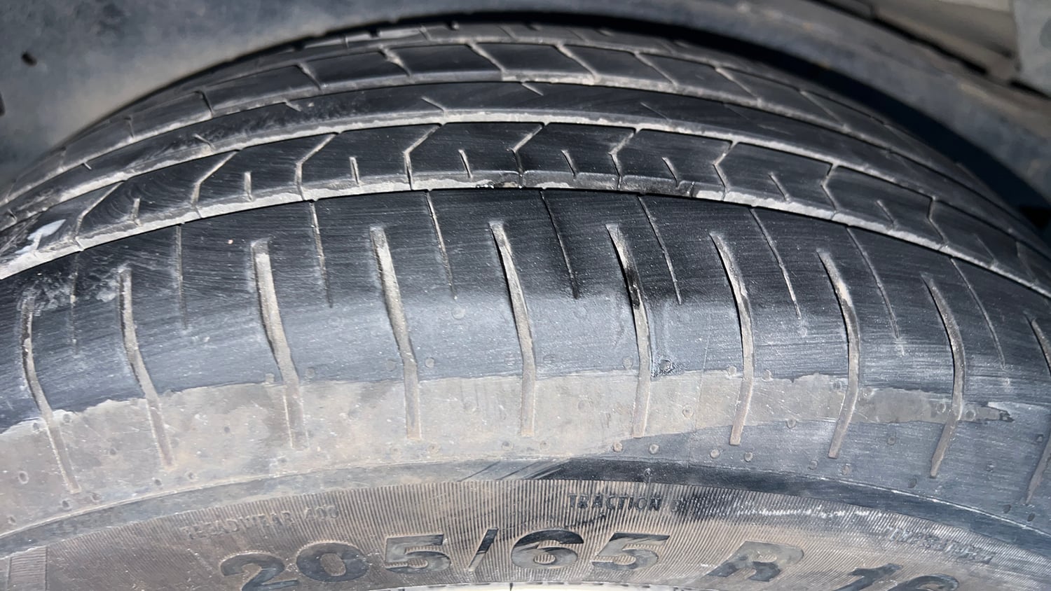 Used 2017 Toyota Innova Crysta 2.4 G 8 STR Diesel Manual tyres LEFT REAR TYRE TREAD VIEW