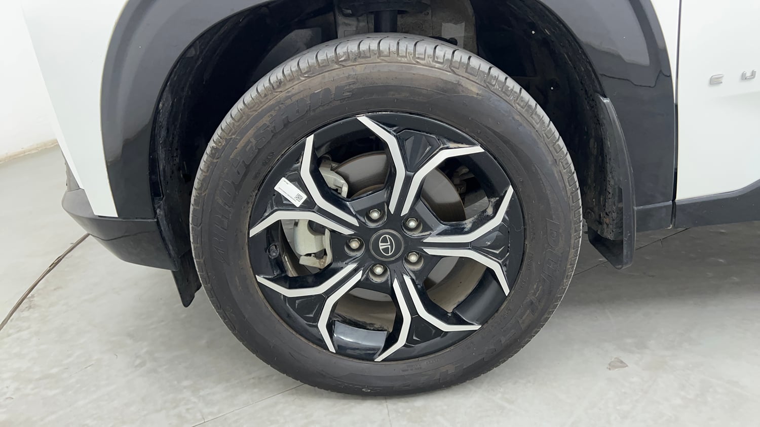 Used 2024 Tata Curvv Creative 1.5 Kryojet Diesel 6MT Diesel Manual tyres LEFT FRONT TYRE RIM VIEW