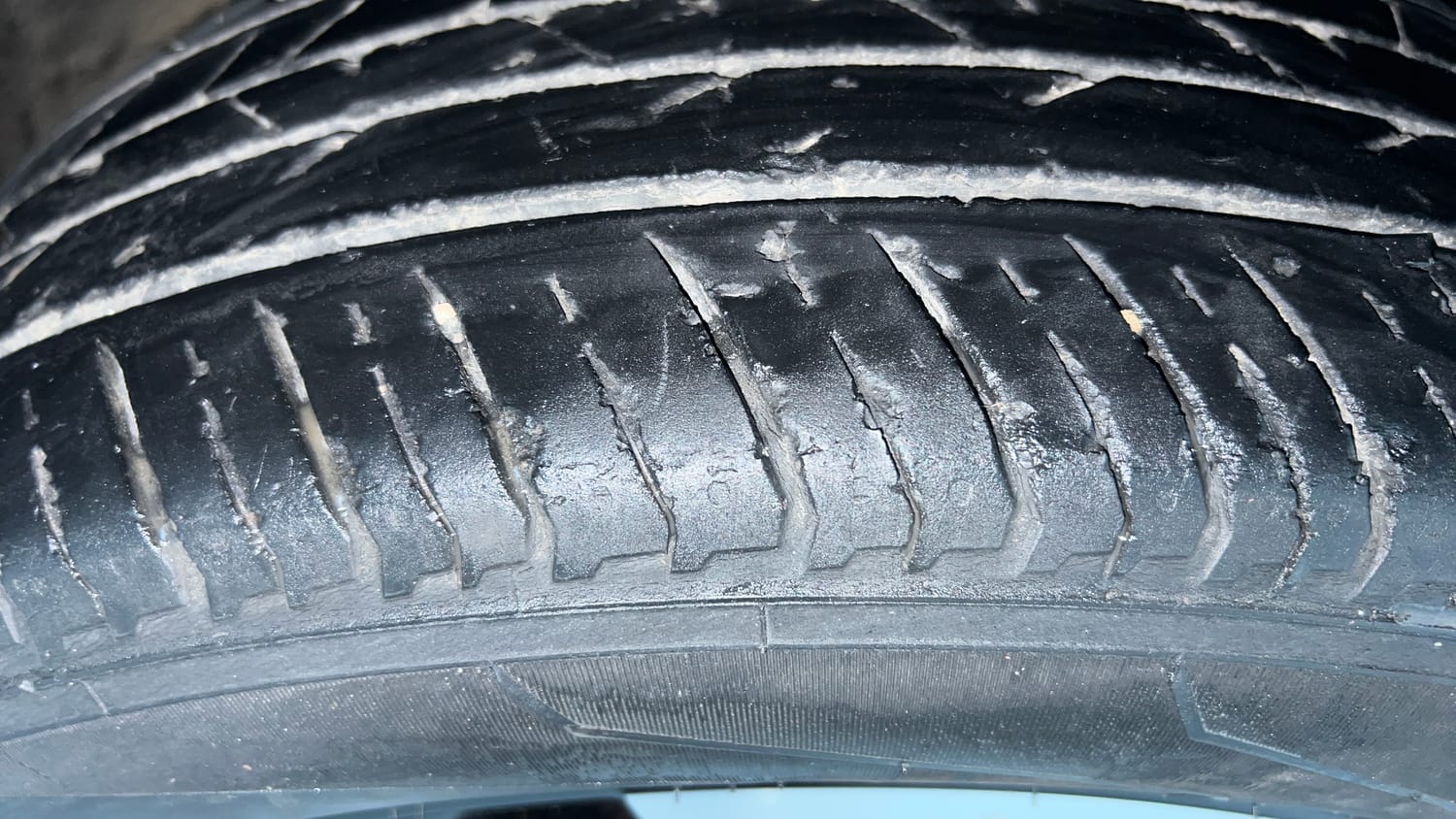 Used 2023 Nissan Magnite XV Dual Tone Petrol Manual tyres RIGHT FRONT TYRE TREAD VIEW