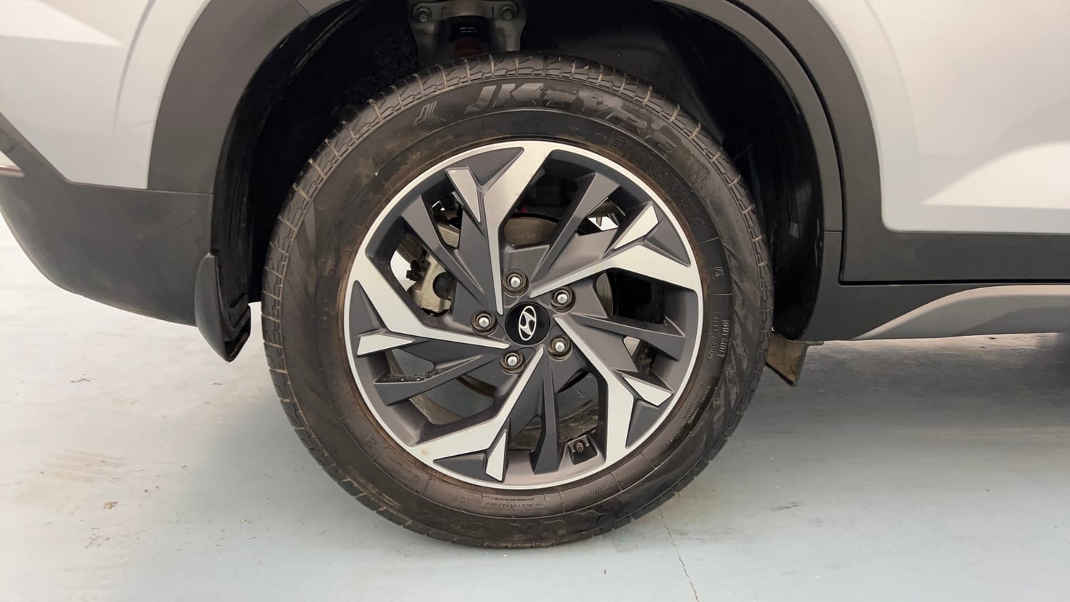 Used 2024 Hyundai Creta SX (O) 1.5 Petrol IVT Petrol Automatic tyres RIGHT REAR TYRE RIM VIEW