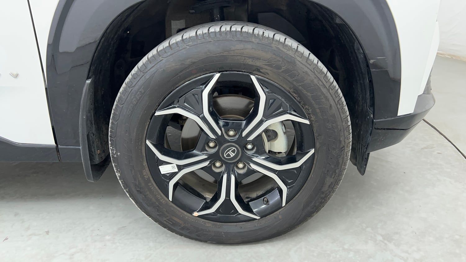 Used 2024 Tata Curvv Creative 1.5 Kryojet Diesel 6MT Diesel Manual tyres RIGHT FRONT TYRE RIM VIEW