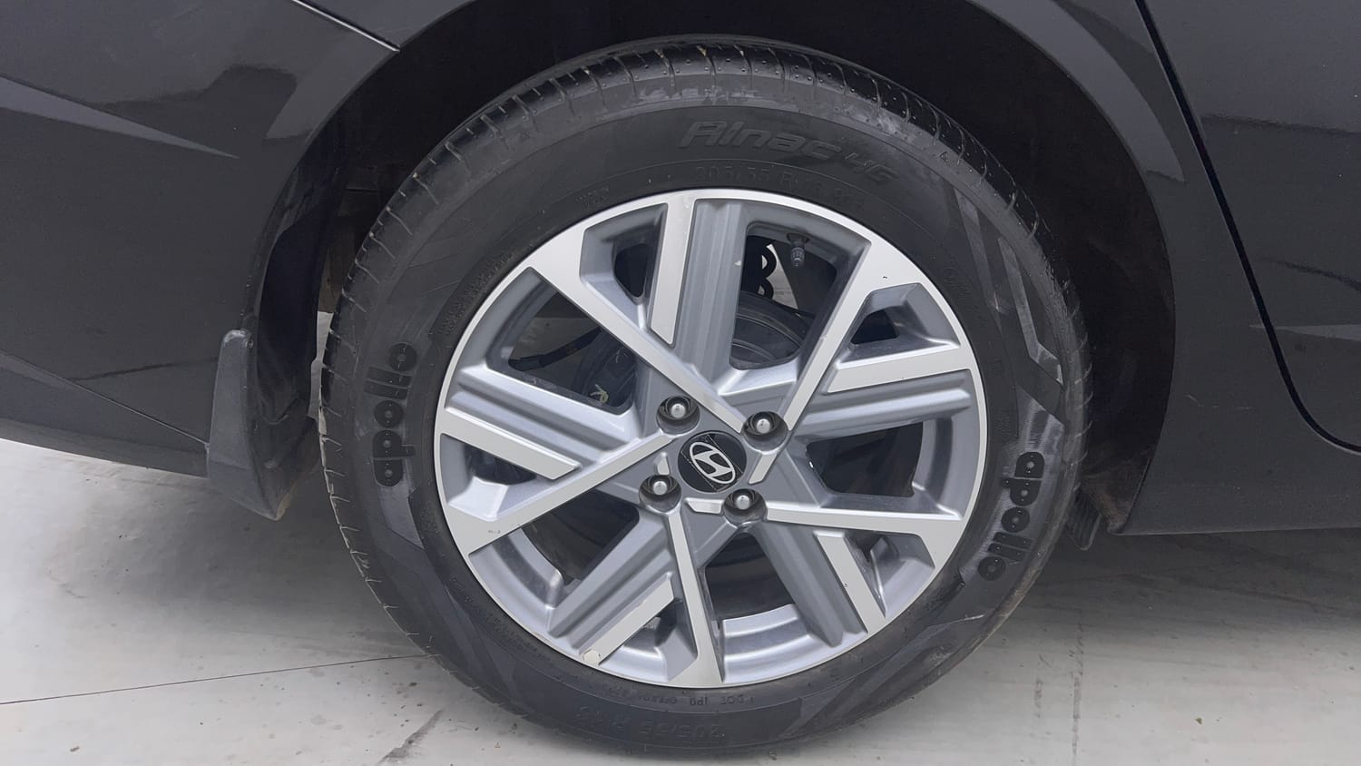 Used 2026 Hyundai Verna SX (O) 1.5 Turbo Petrol MT Petrol Manual tyres RIGHT REAR TYRE RIM VIEW