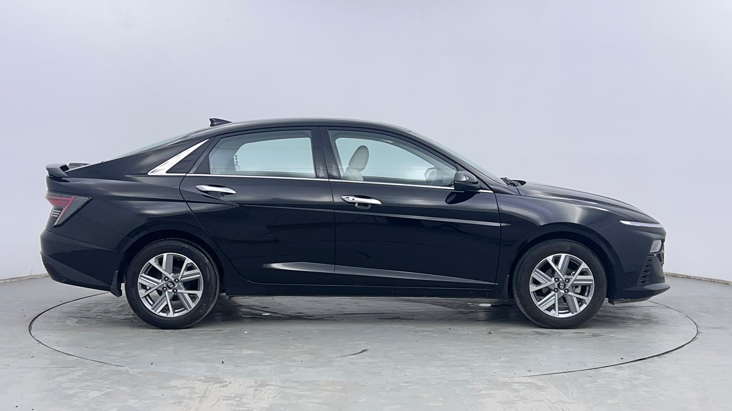 Used 2026 Hyundai Verna SX (O) 1.5 Turbo Petrol MT Petrol Manual exterior RIGHT SIDE VIEW