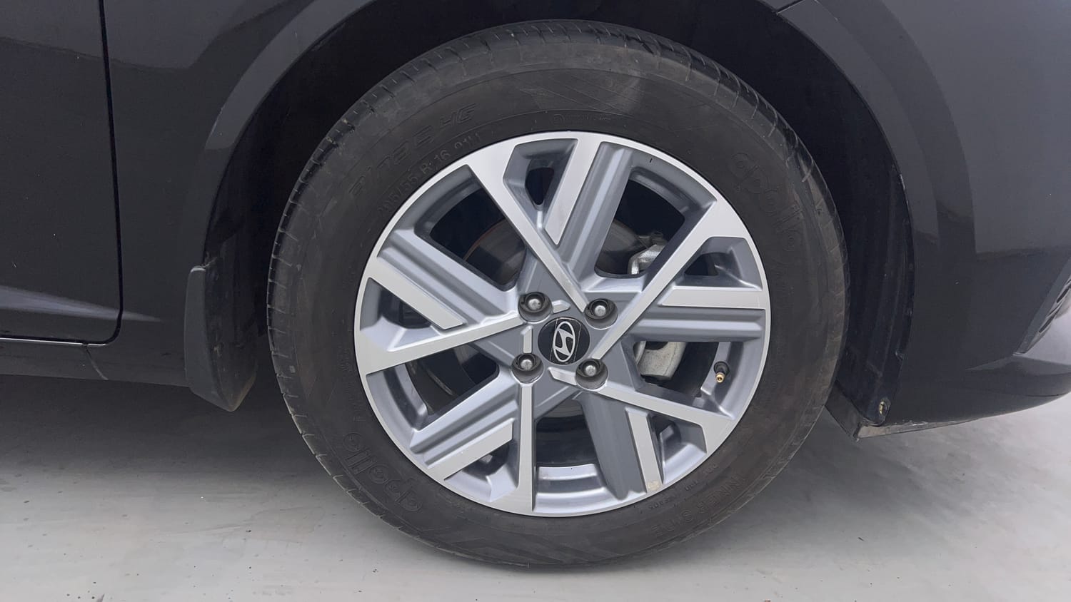 Used 2026 Hyundai Verna SX (O) 1.5 Turbo Petrol MT Petrol Manual tyres RIGHT FRONT TYRE RIM VIEW