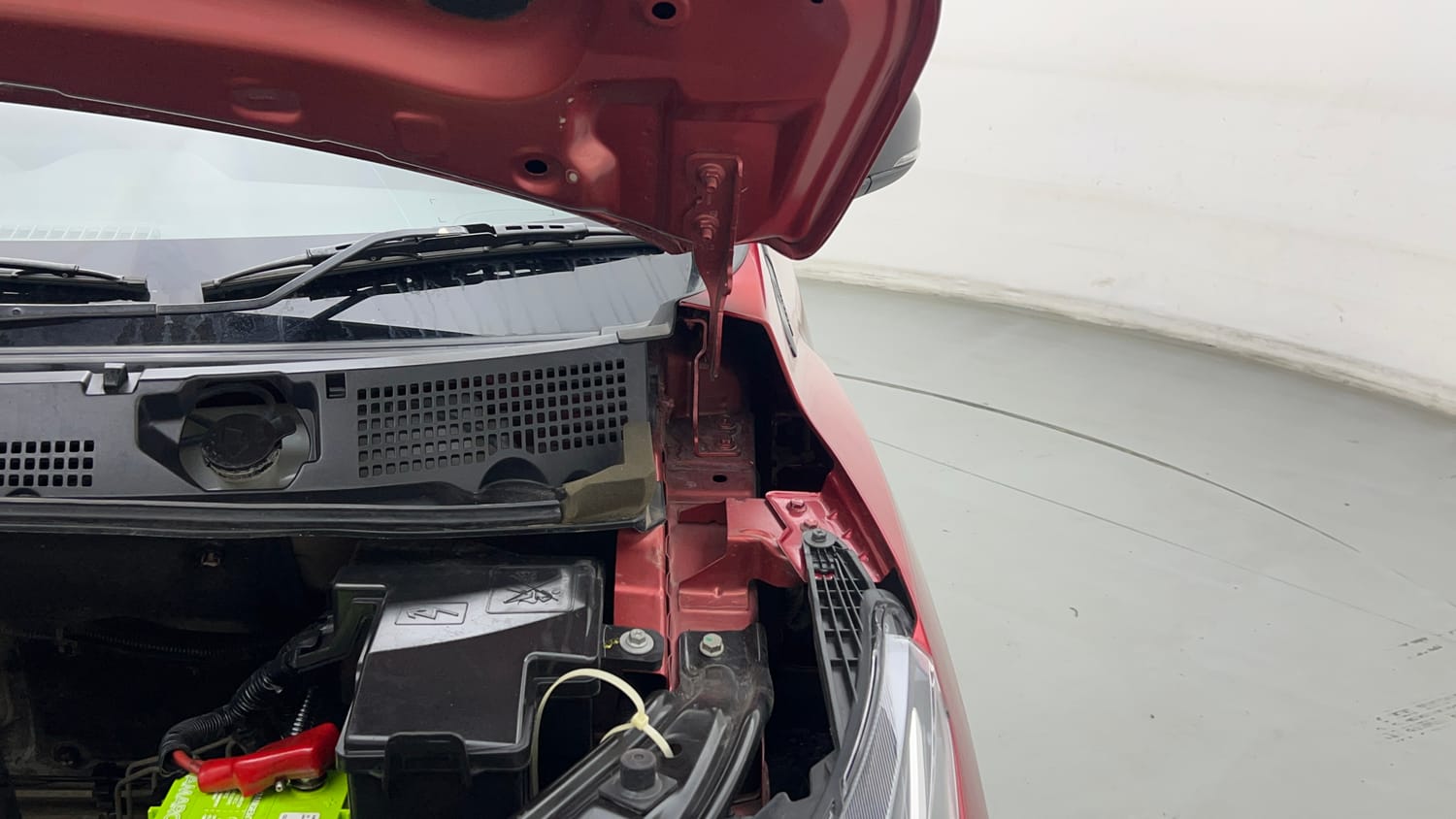 Used 2023 Nissan Magnite XV Dual Tone Petrol Manual engine ENGINE LEFT SIDE HINGE & APRON VIEW