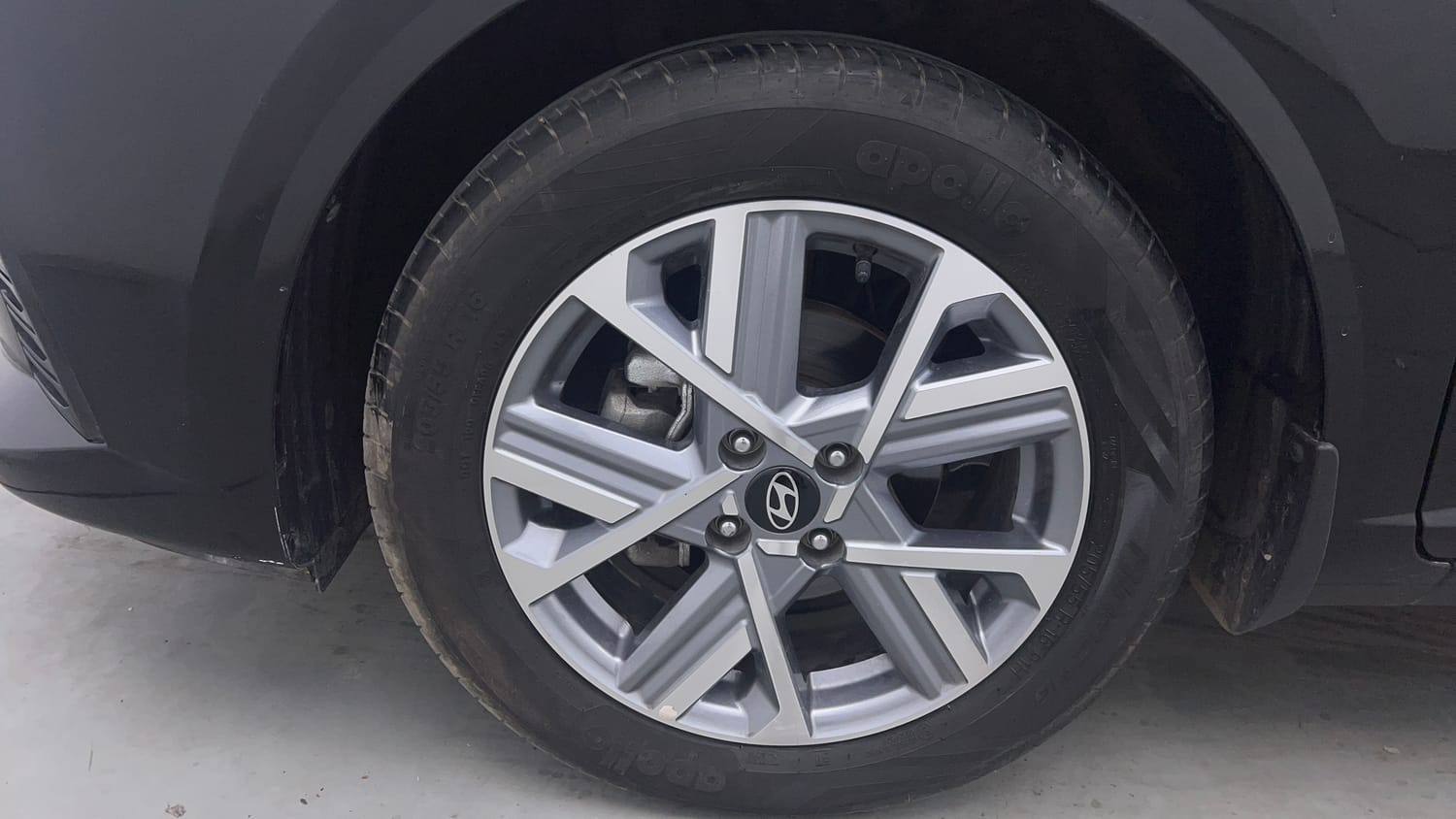 Used 2026 Hyundai Verna SX (O) 1.5 Turbo Petrol MT Petrol Manual tyres LEFT FRONT TYRE RIM VIEW