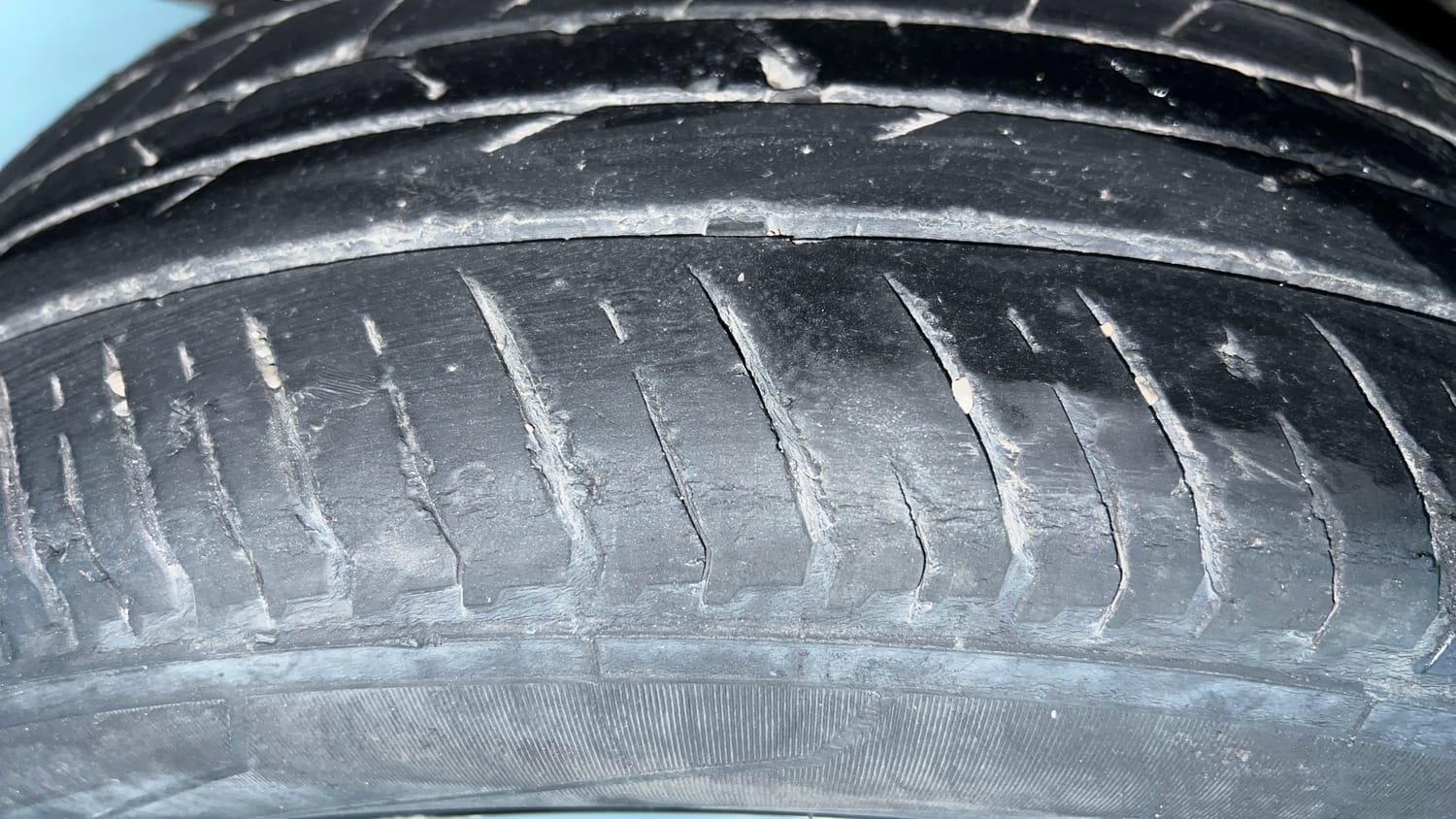 Used 2023 Nissan Magnite XV Dual Tone Petrol Manual tyres RIGHT REAR TYRE TREAD VIEW