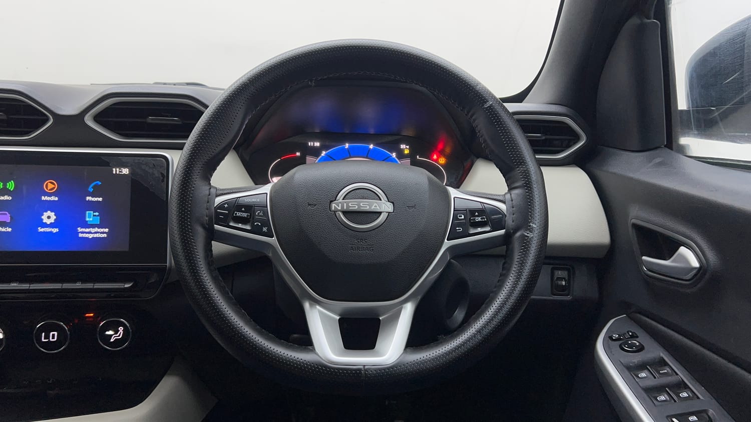 Used 2023 Nissan Magnite XV Dual Tone Petrol Manual interior STEERING VIEW