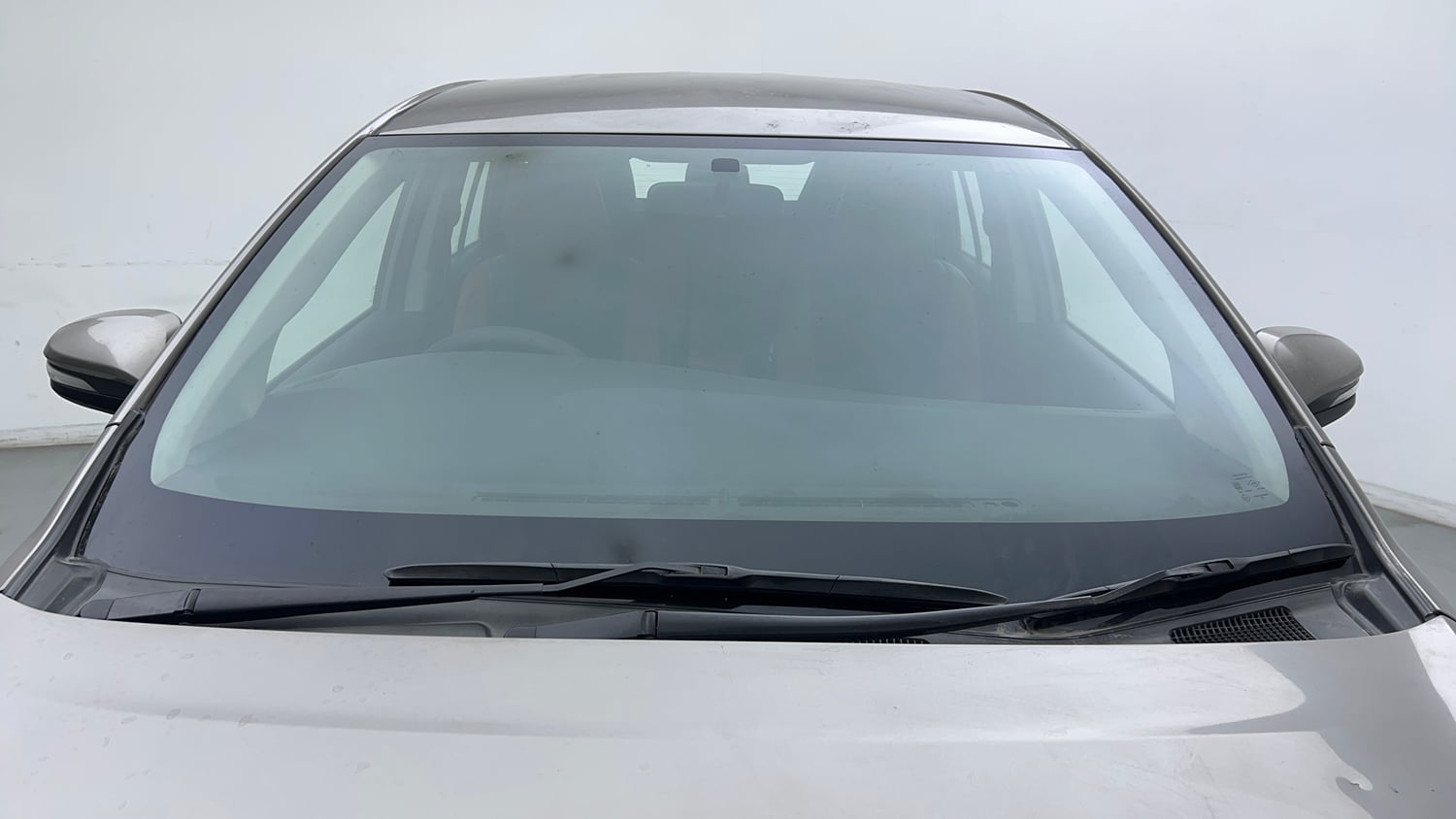 Used 2017 Toyota Innova Crysta 2.4 G 8 STR Diesel Manual exterior FRONT WINDSHIELD VIEW