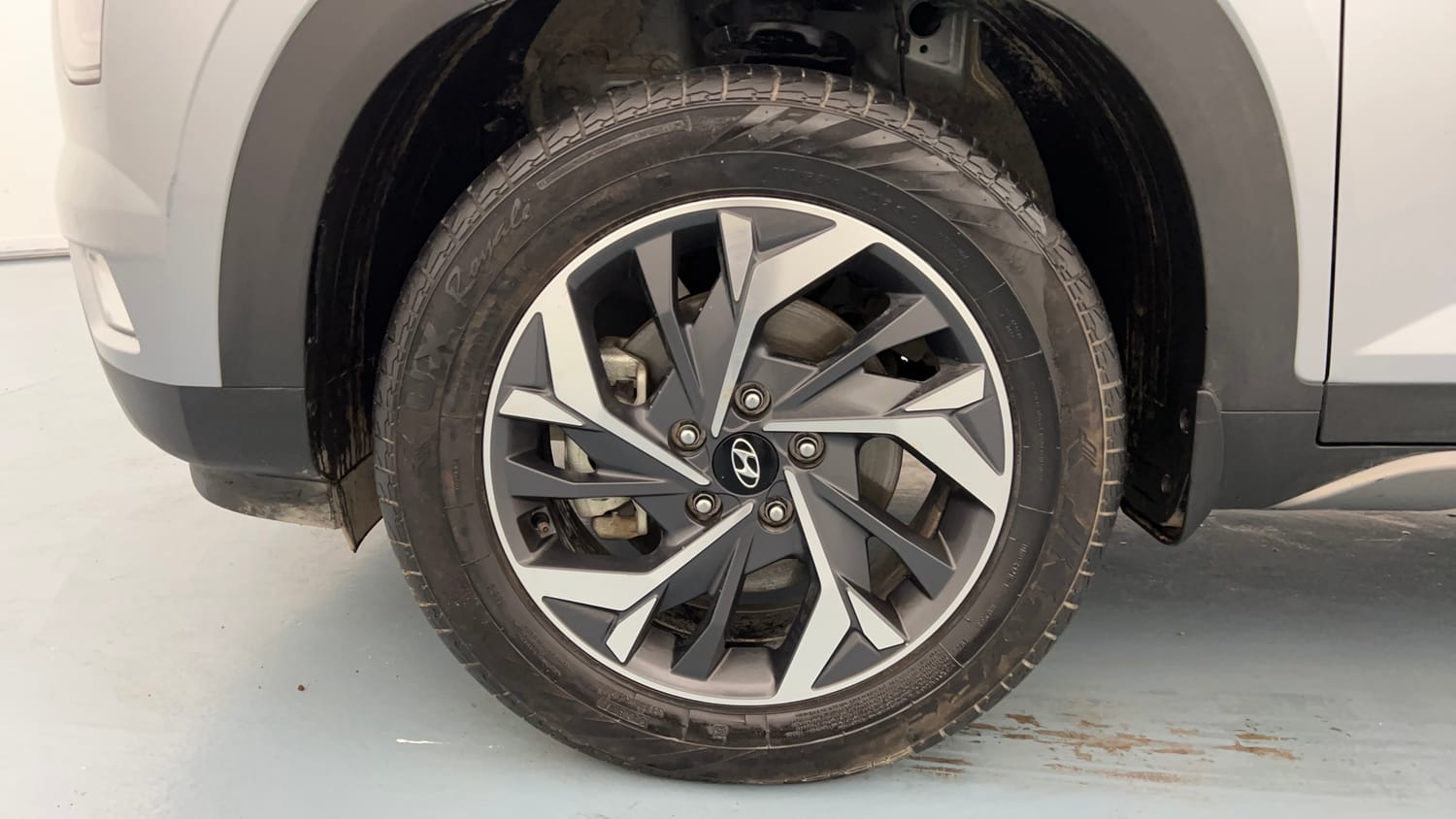 Used 2024 Hyundai Creta SX (O) 1.5 Petrol IVT Petrol Automatic tyres LEFT FRONT TYRE RIM VIEW
