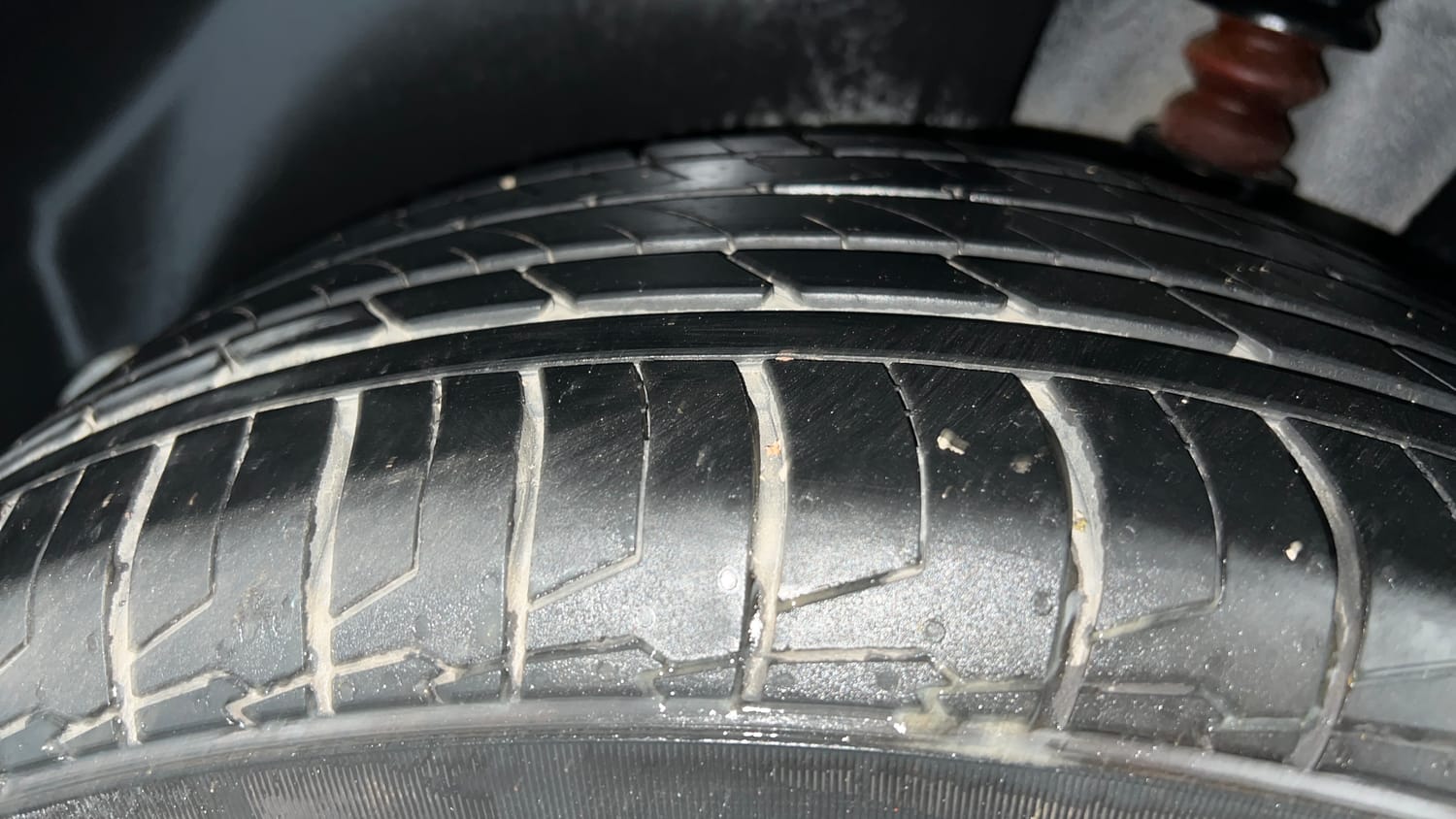 Used 2024 Hyundai Creta SX (O) 1.5 Petrol IVT Petrol Automatic tyres LEFT REAR TYRE TREAD VIEW