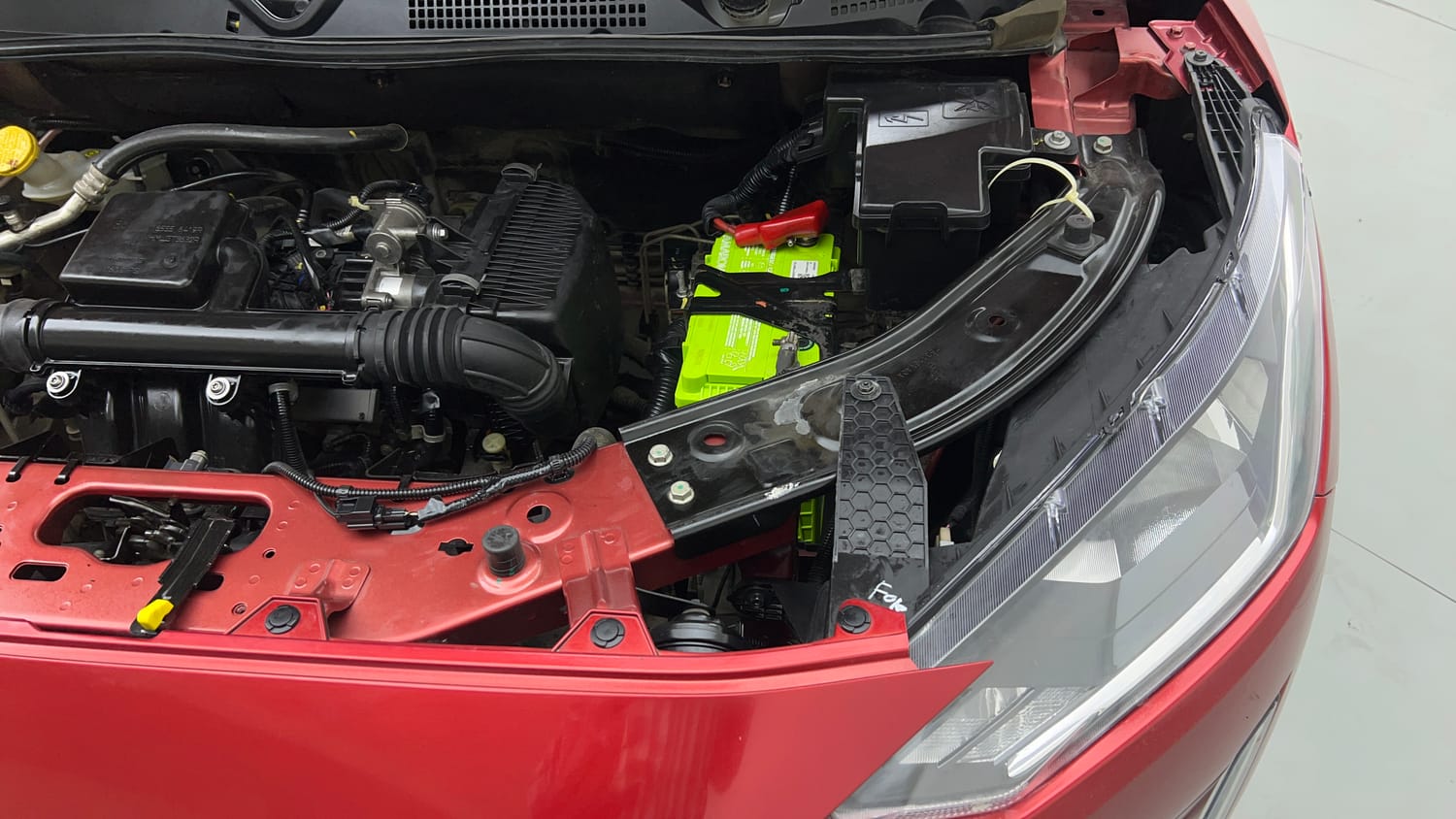 Used 2023 Nissan Magnite XV Dual Tone Petrol Manual engine ENGINE LEFT SIDE VIEW