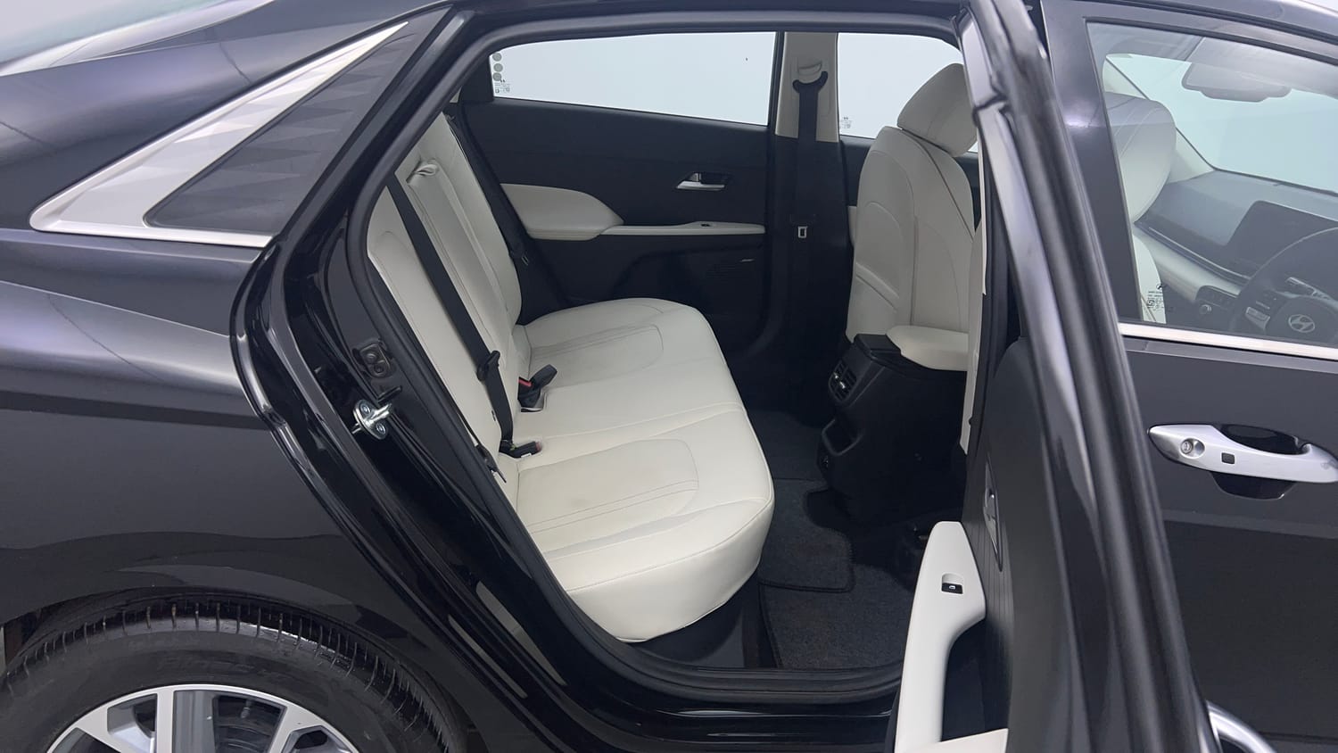 Used 2026 Hyundai Verna SX (O) 1.5 Turbo Petrol MT Petrol Manual interior RIGHT SIDE REAR DOOR CABIN VIEW