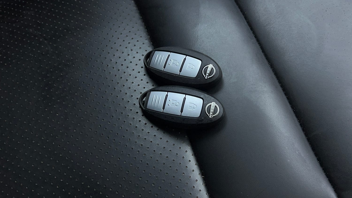 Used 2023 Nissan Magnite XV Dual Tone Petrol Manual extra CAR KEY VIEW