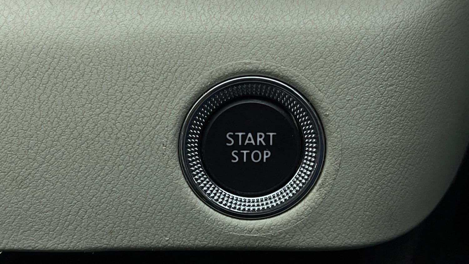 Used 2023 Nissan Magnite XV Dual Tone Petrol Manual top_features Keyless start