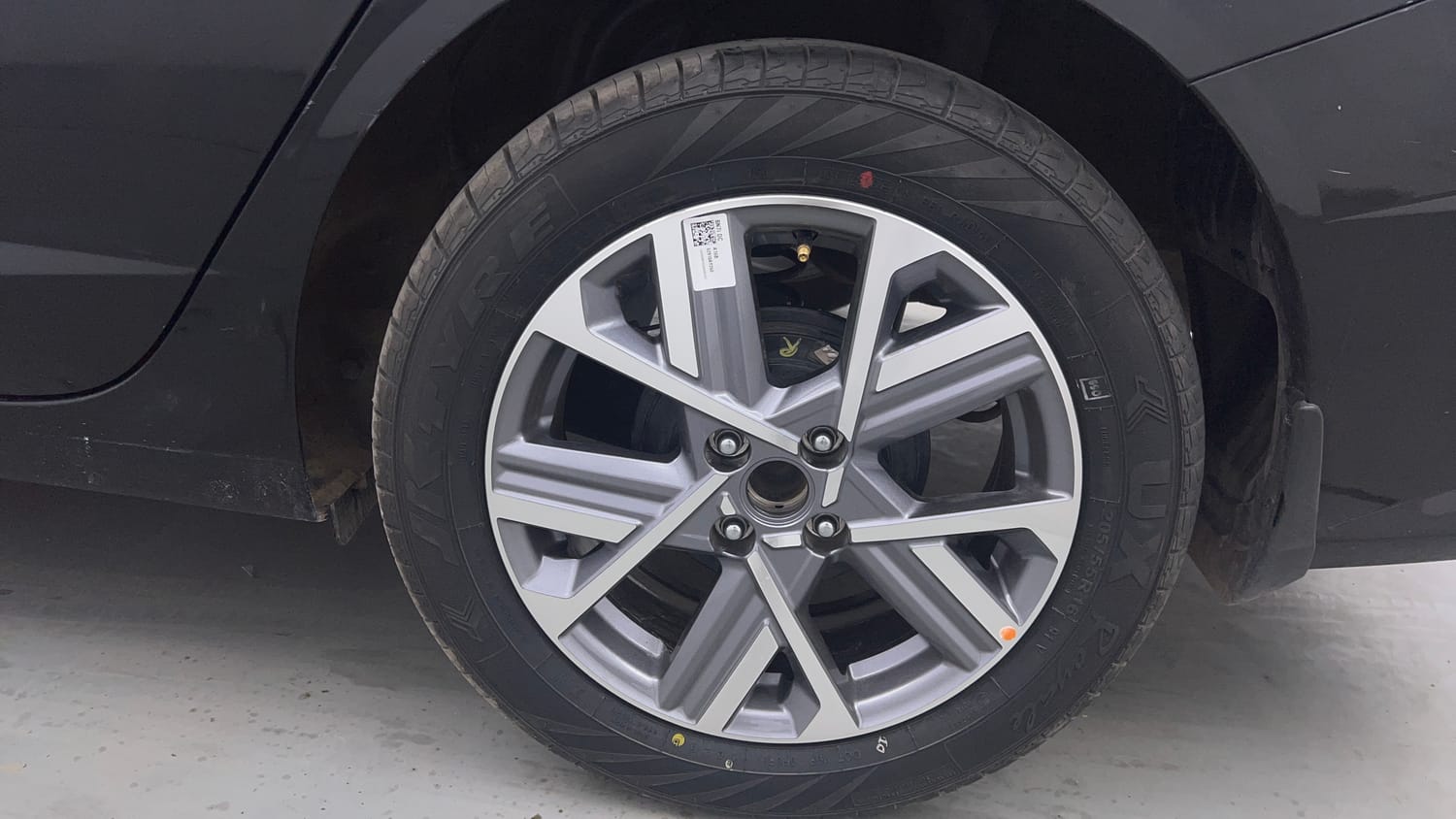 Used 2026 Hyundai Verna SX (O) 1.5 Turbo Petrol MT Petrol Manual tyres LEFT REAR TYRE RIM VIEW