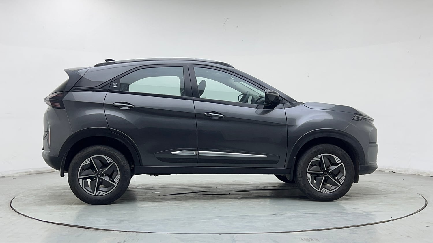 Used 2024 Tata Nexon Creative Plus 1.2 Revotron Petrol 6MT Petrol Manual exterior RIGHT SIDE VIEW