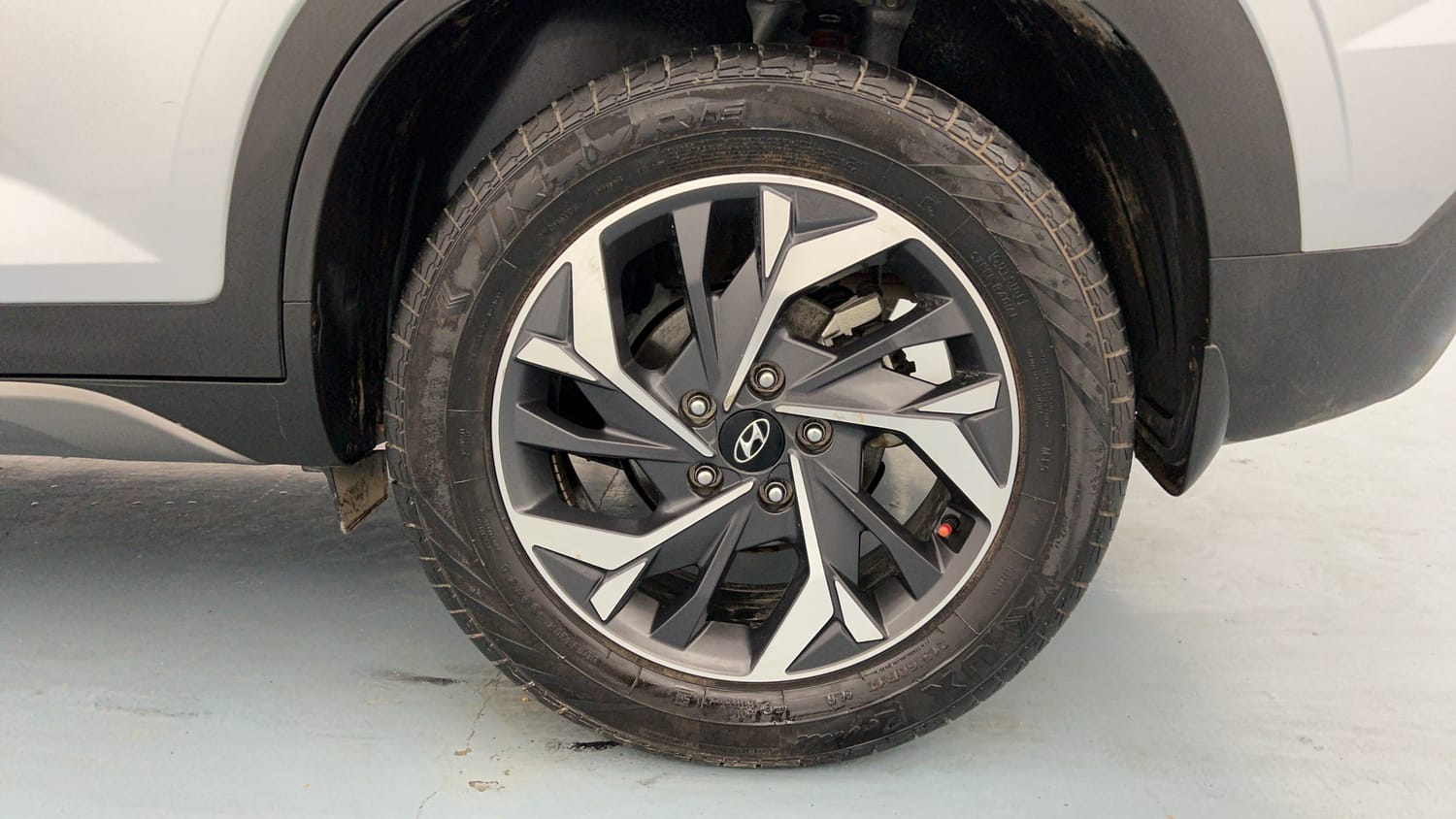 Used 2024 Hyundai Creta SX (O) 1.5 Petrol IVT Petrol Automatic tyres LEFT REAR TYRE RIM VIEW