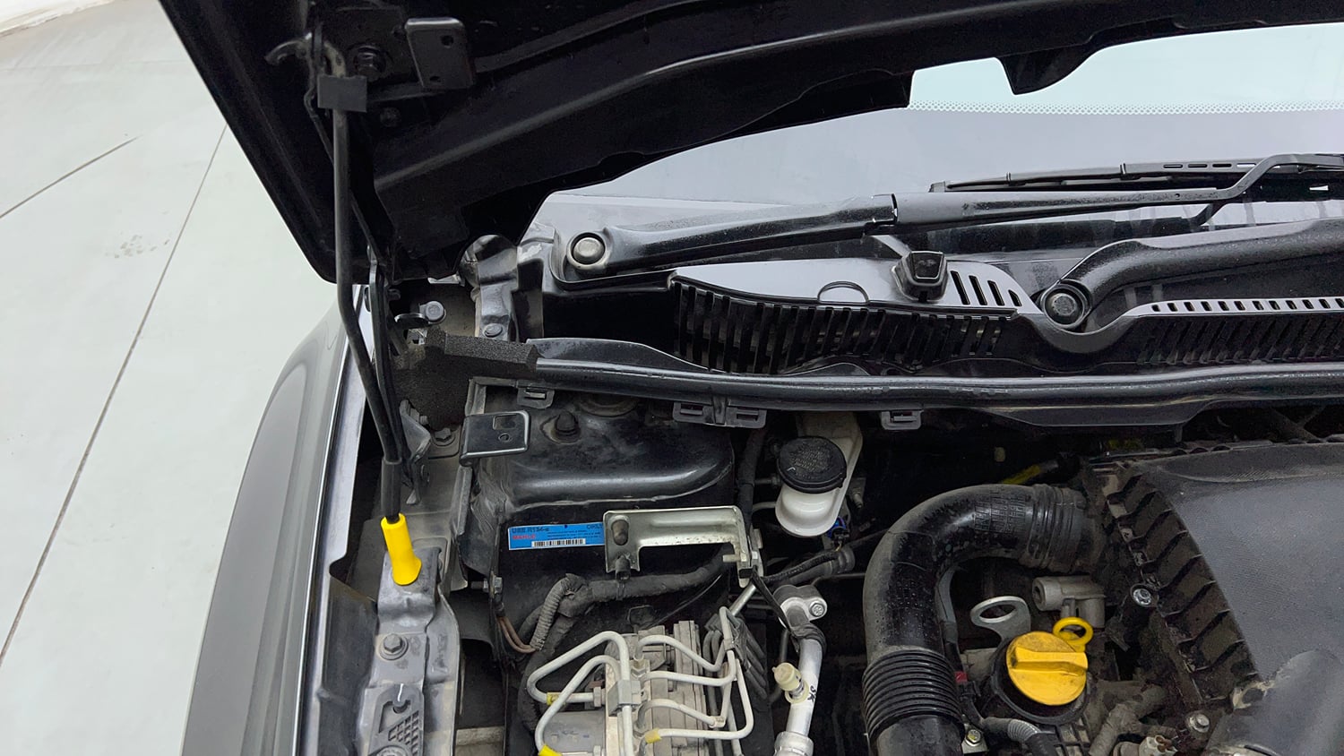 Used 2024 Tata Nexon Creative Plus 1.2 Revotron Petrol 6MT Petrol Manual engine ENGINE RIGHT SIDE HINGE & APRON VIEW