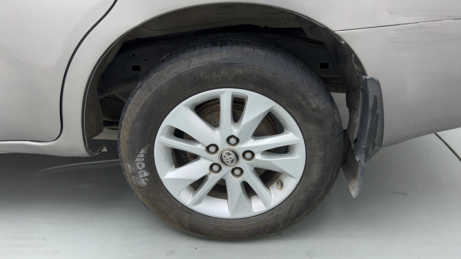 Used 2017 Toyota Innova Crysta 2.4 G 8 STR Diesel Manual tyres LEFT REAR TYRE RIM VIEW