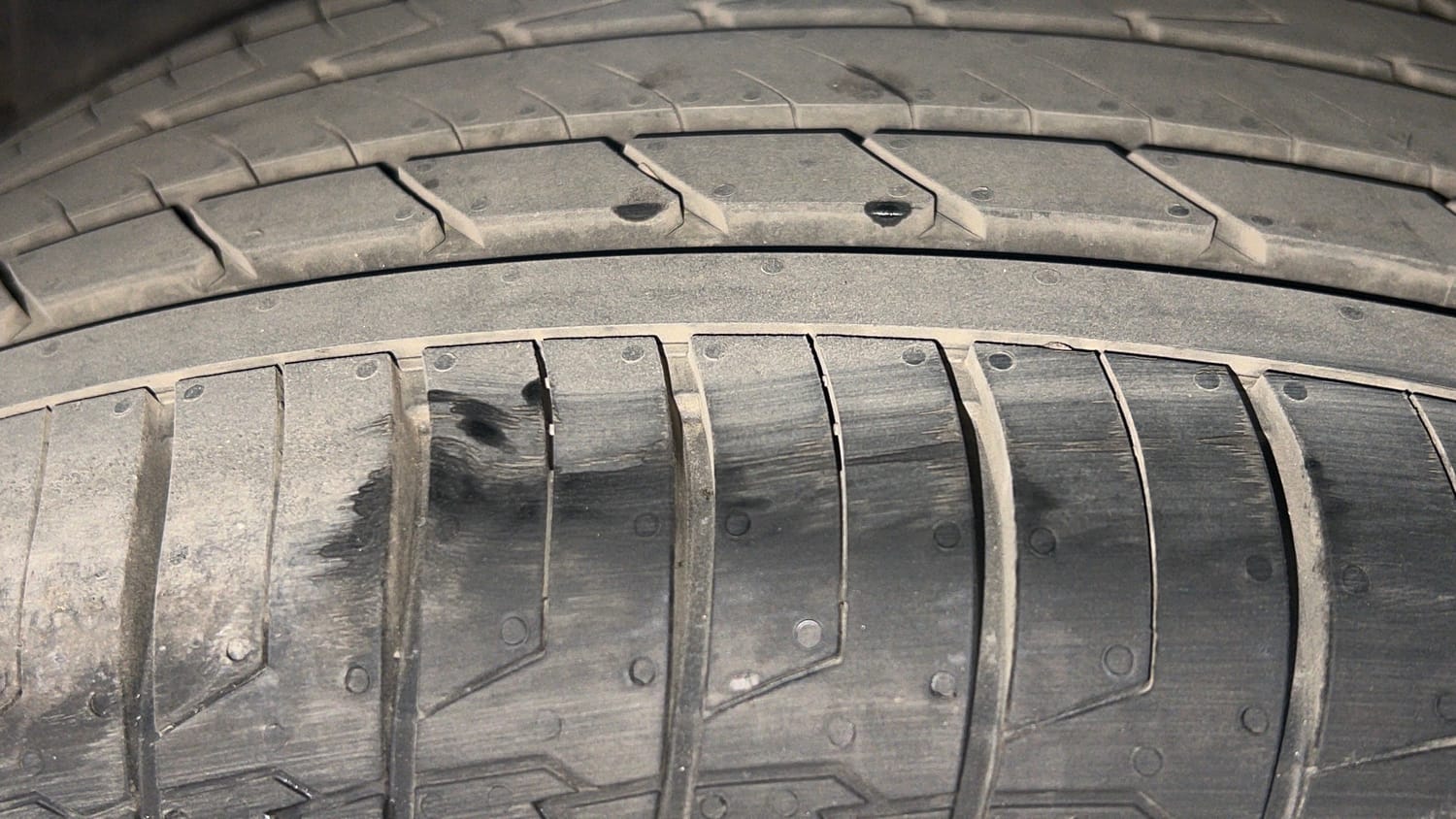 Used 2026 Hyundai Verna SX (O) 1.5 Turbo Petrol MT Petrol Manual tyres LEFT REAR TYRE TREAD VIEW