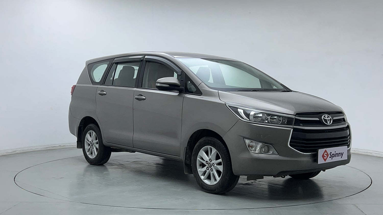 Used 2017 Toyota Innova Crysta 2.4 G 8 STR Diesel Manual exterior RIGHT FRONT CORNER VIEW