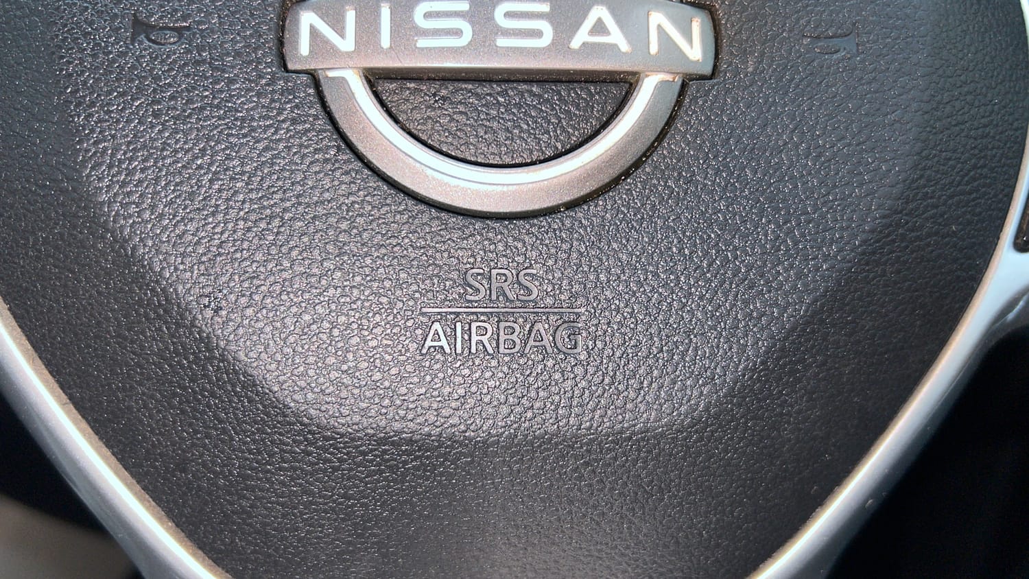 Used 2023 Nissan Magnite XV Dual Tone Petrol Manual top_features Airbags