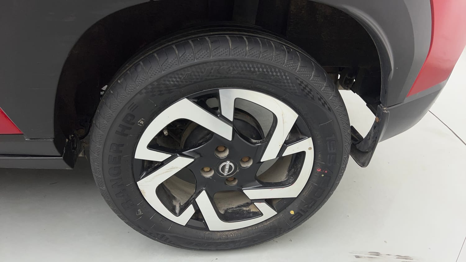 Used 2023 Nissan Magnite XV Dual Tone Petrol Manual tyres LEFT REAR TYRE RIM VIEW