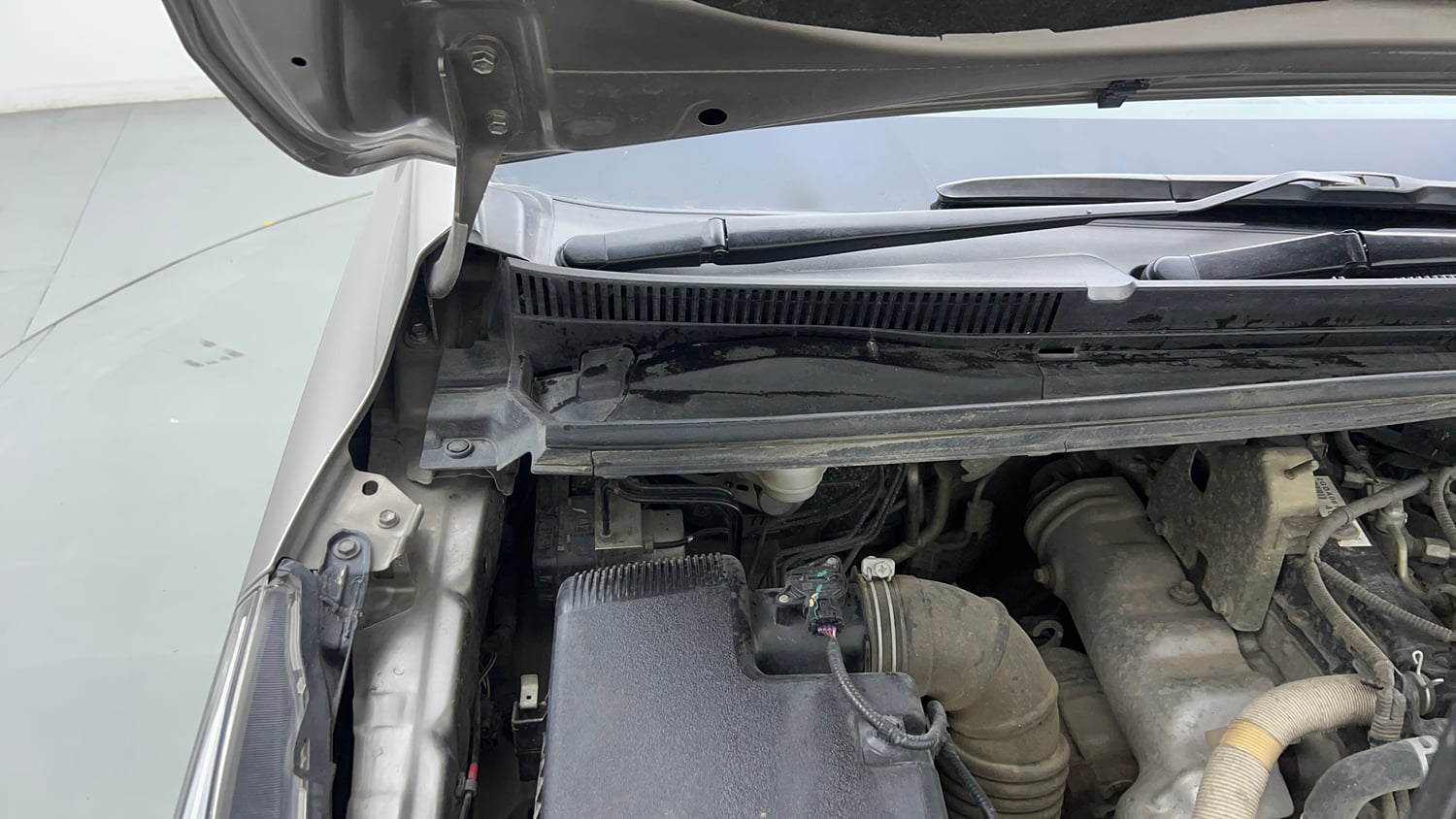 Used 2017 Toyota Innova Crysta 2.4 G 8 STR Diesel Manual engine ENGINE RIGHT SIDE HINGE & APRON VIEW