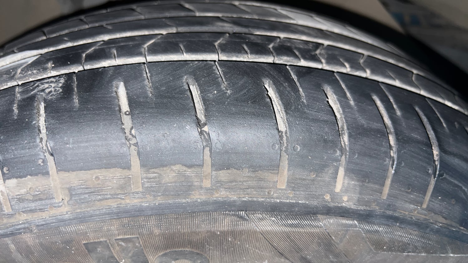 Used 2017 Toyota Innova Crysta 2.4 G 8 STR Diesel Manual tyres LEFT FRONT TYRE TREAD VIEW