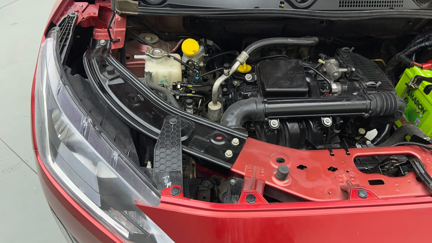Used 2023 Nissan Magnite XV Dual Tone Petrol Manual engine ENGINE RIGHT SIDE VIEW