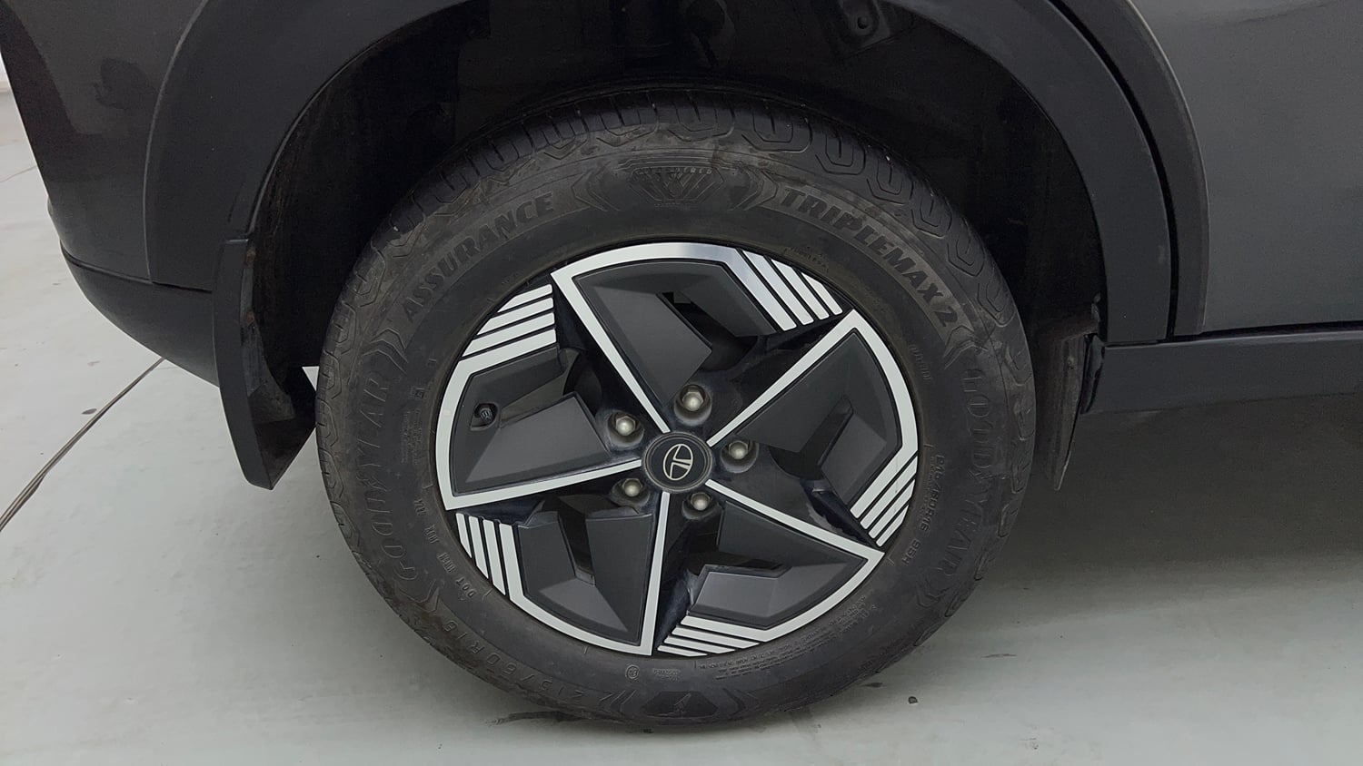 Used 2024 Tata Nexon Creative Plus 1.2 Revotron Petrol 6MT Petrol Manual tyres RIGHT REAR TYRE RIM VIEW