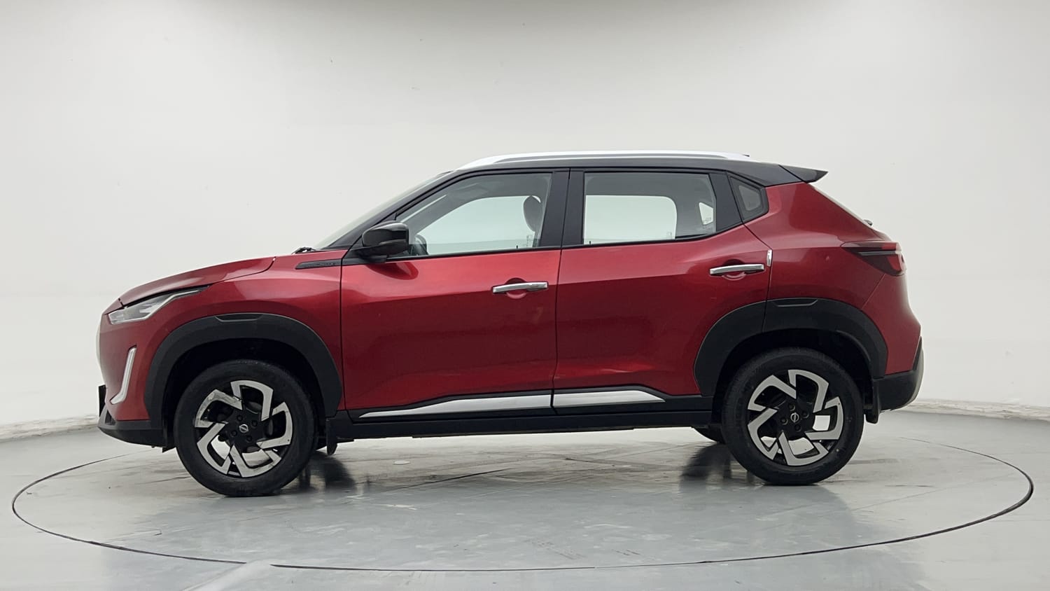 Used 2023 Nissan Magnite XV Dual Tone Petrol Manual exterior LEFT SIDE VIEW