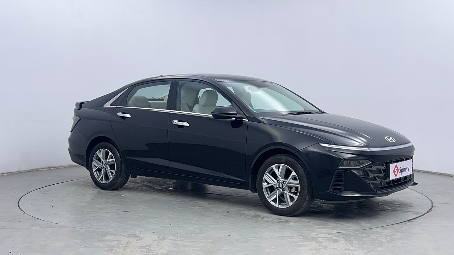 Used 2026 Hyundai Verna SX (O) 1.5 Turbo Petrol MT Petrol Manual exterior RIGHT FRONT CORNER VIEW