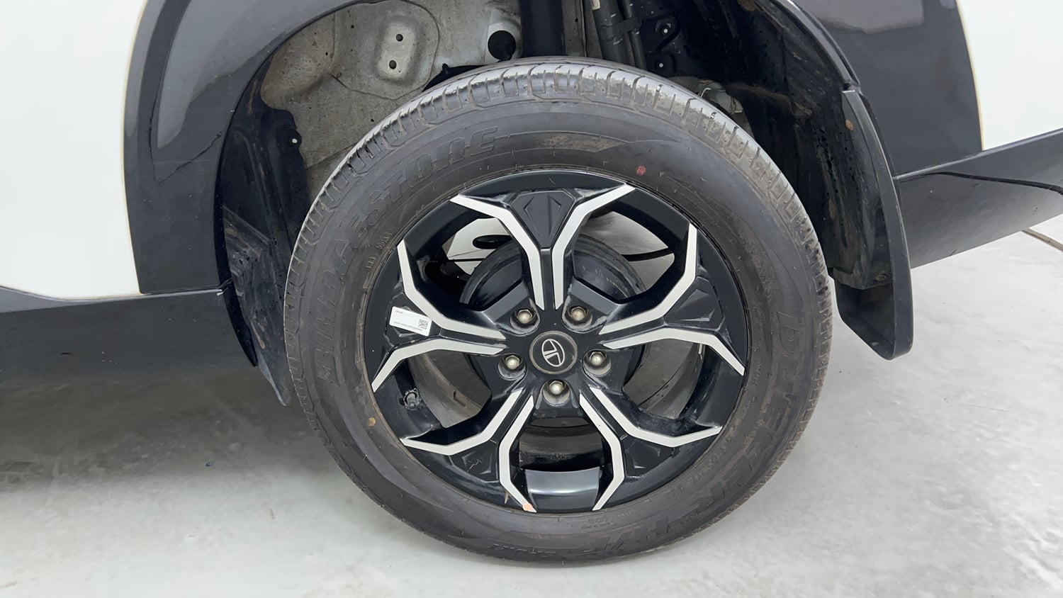 Used 2024 Tata Curvv Creative 1.5 Kryojet Diesel 6MT Diesel Manual tyres LEFT REAR TYRE RIM VIEW